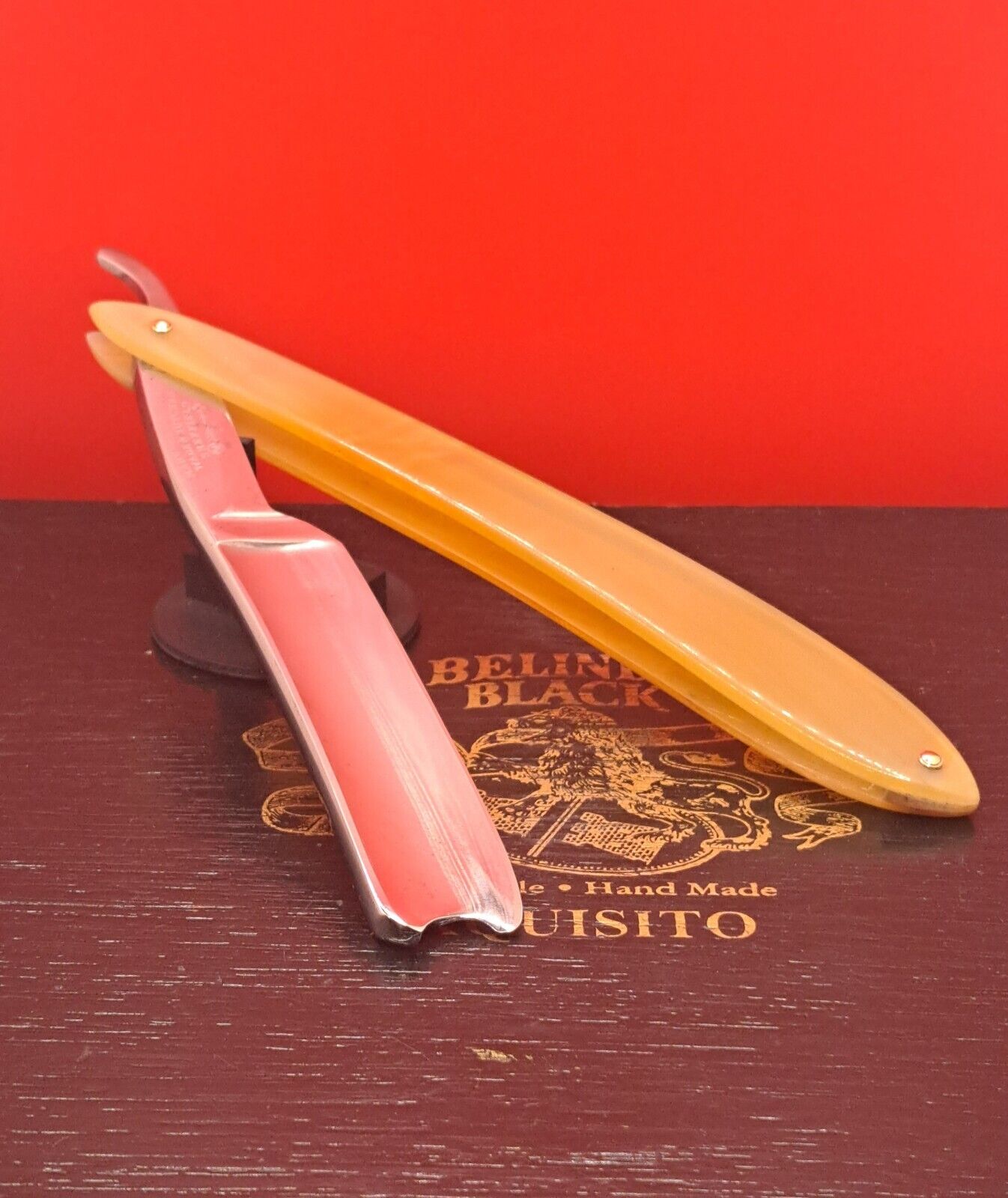 Vintage/Antique 13/16 Wade & Butcher Sheffield Razor. Shave ready.