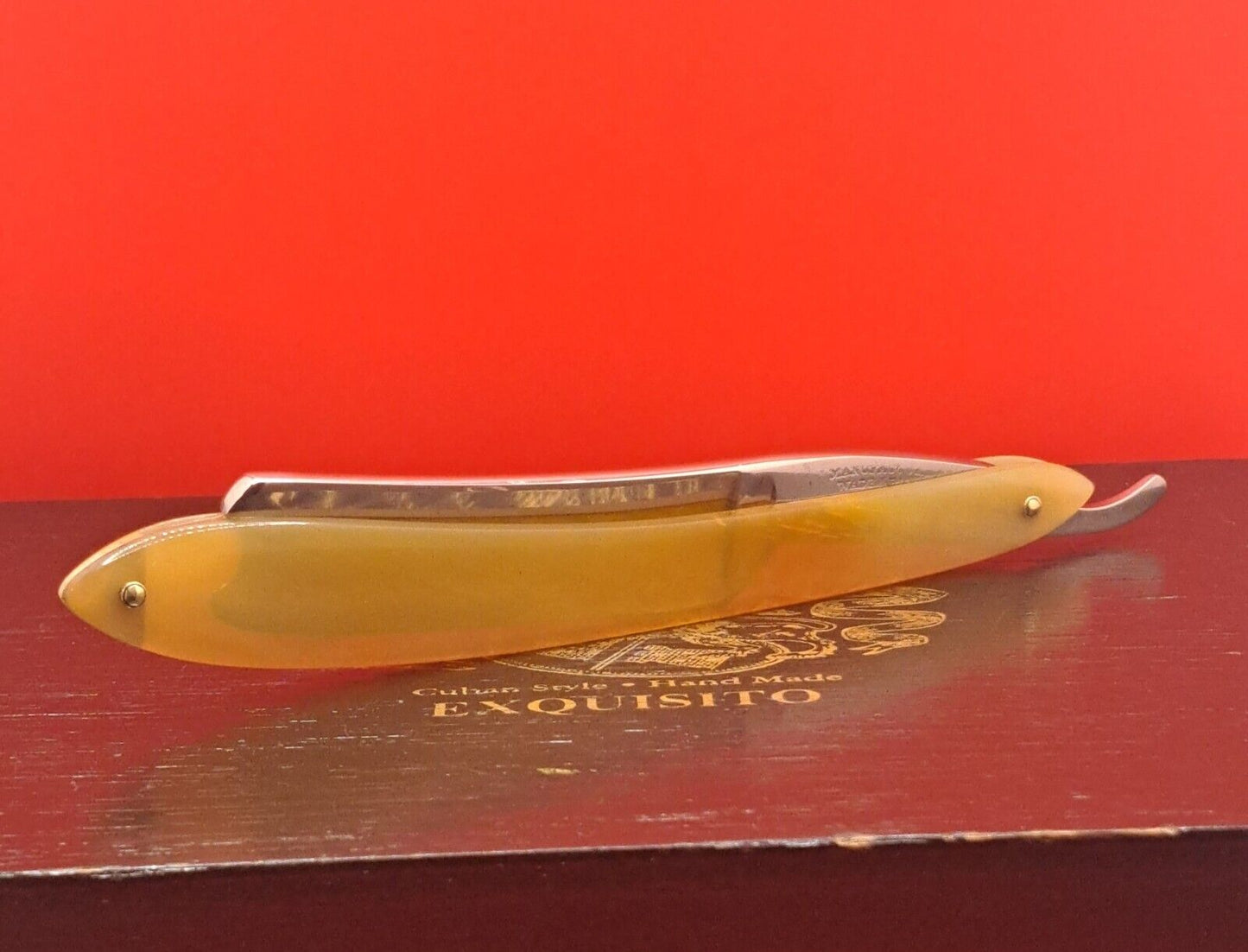 Vintage/Antique 13/16 Wade & Butcher Sheffield Razor. Shave ready.