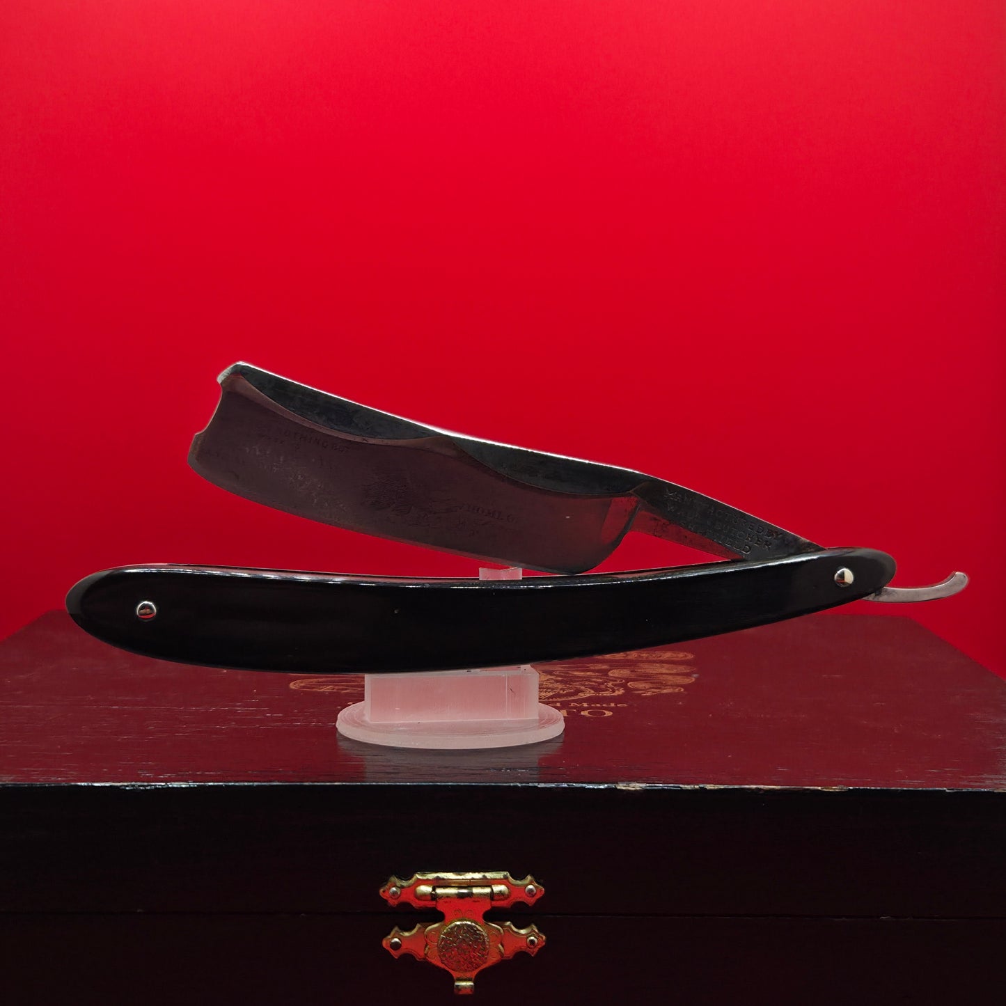 7/8+ Wade & Butcher, Sheffield Razor W/ Etching. Shave ready.