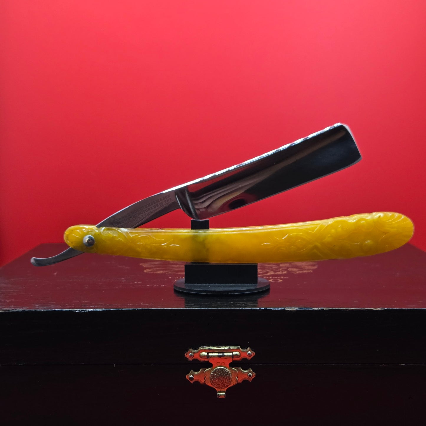 3/4 George Wostenholm, Pipe, Sheffield Razor. Shave ready.