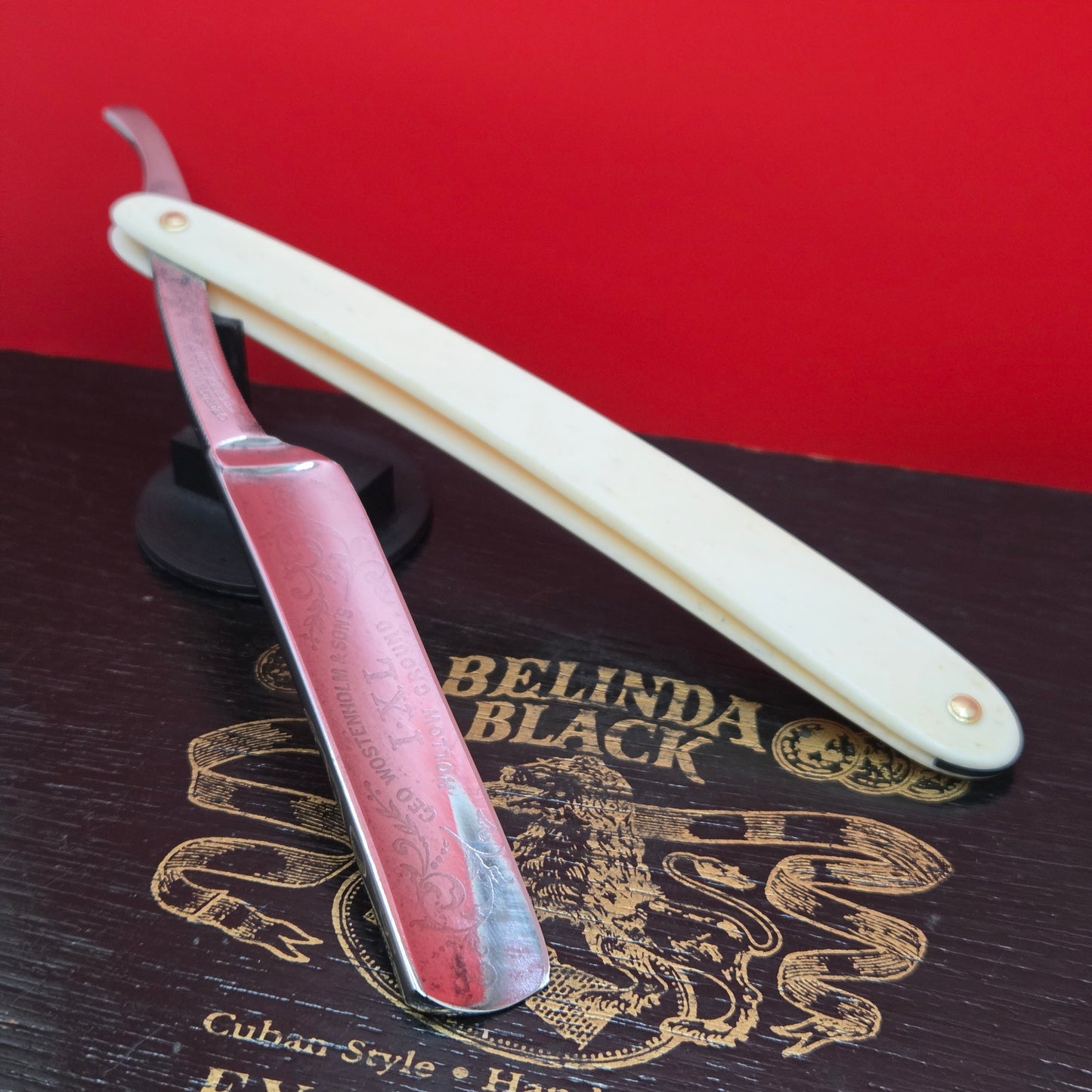 11/16 George Wostenholm. IXL Straight Razor. Shave ready.