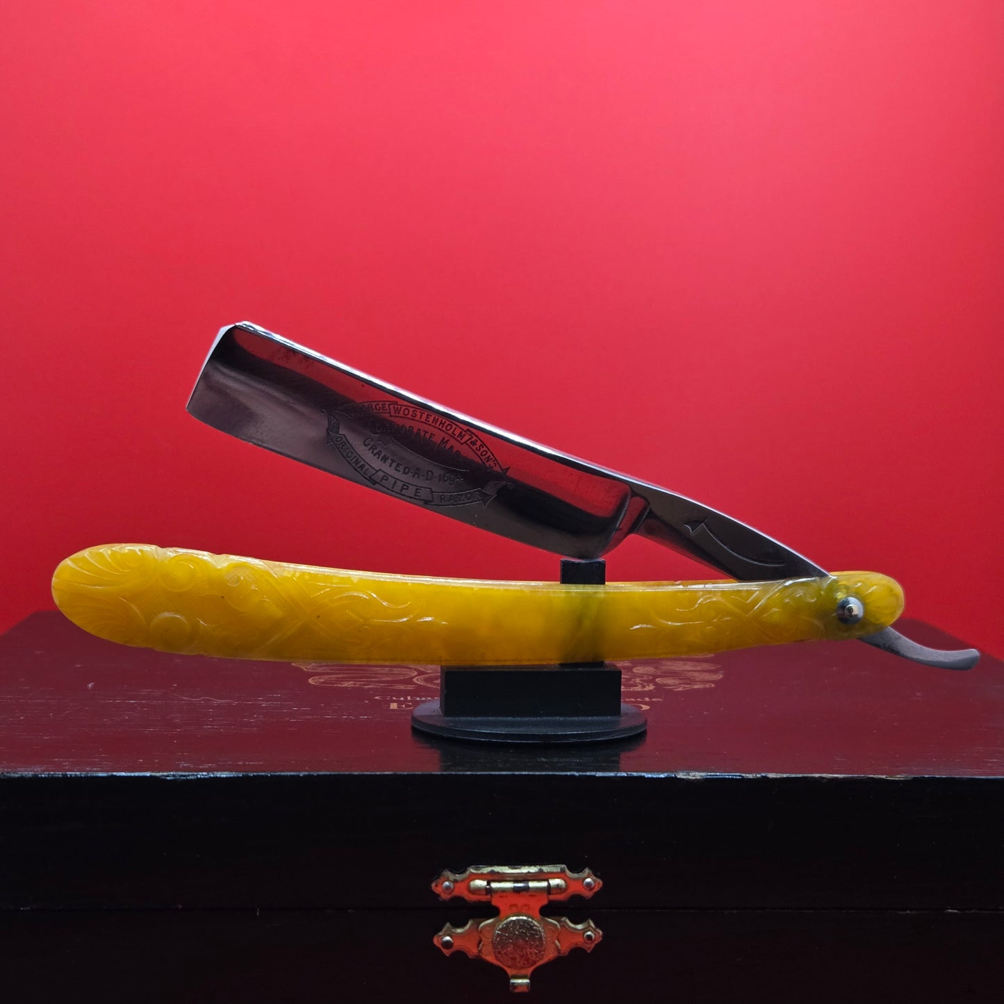 3/4 George Wostenholm, Pipe, Sheffield Razor. Shave ready.