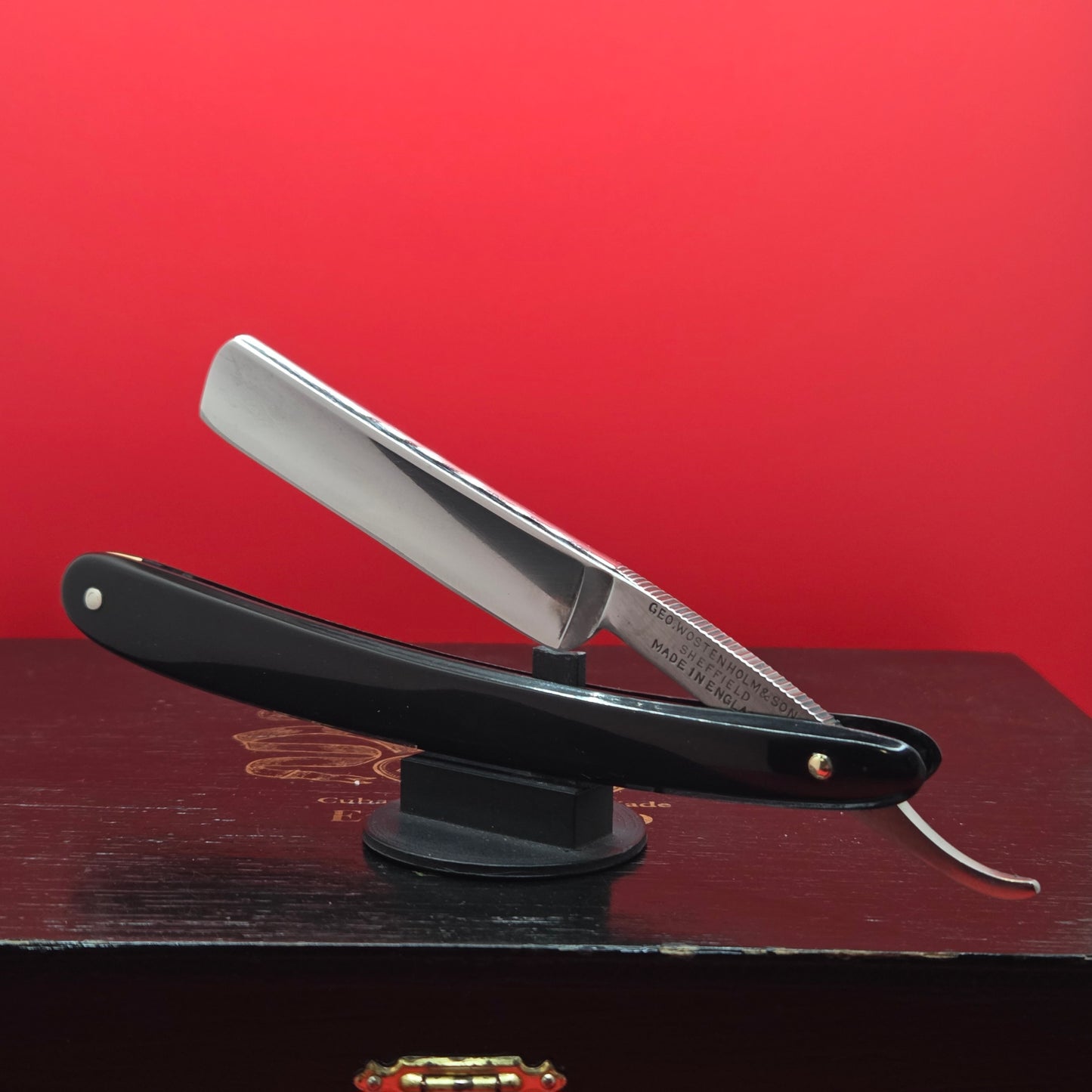 11/16 George Wostenholm, Pipe, Sheffield Razor. Shave ready.