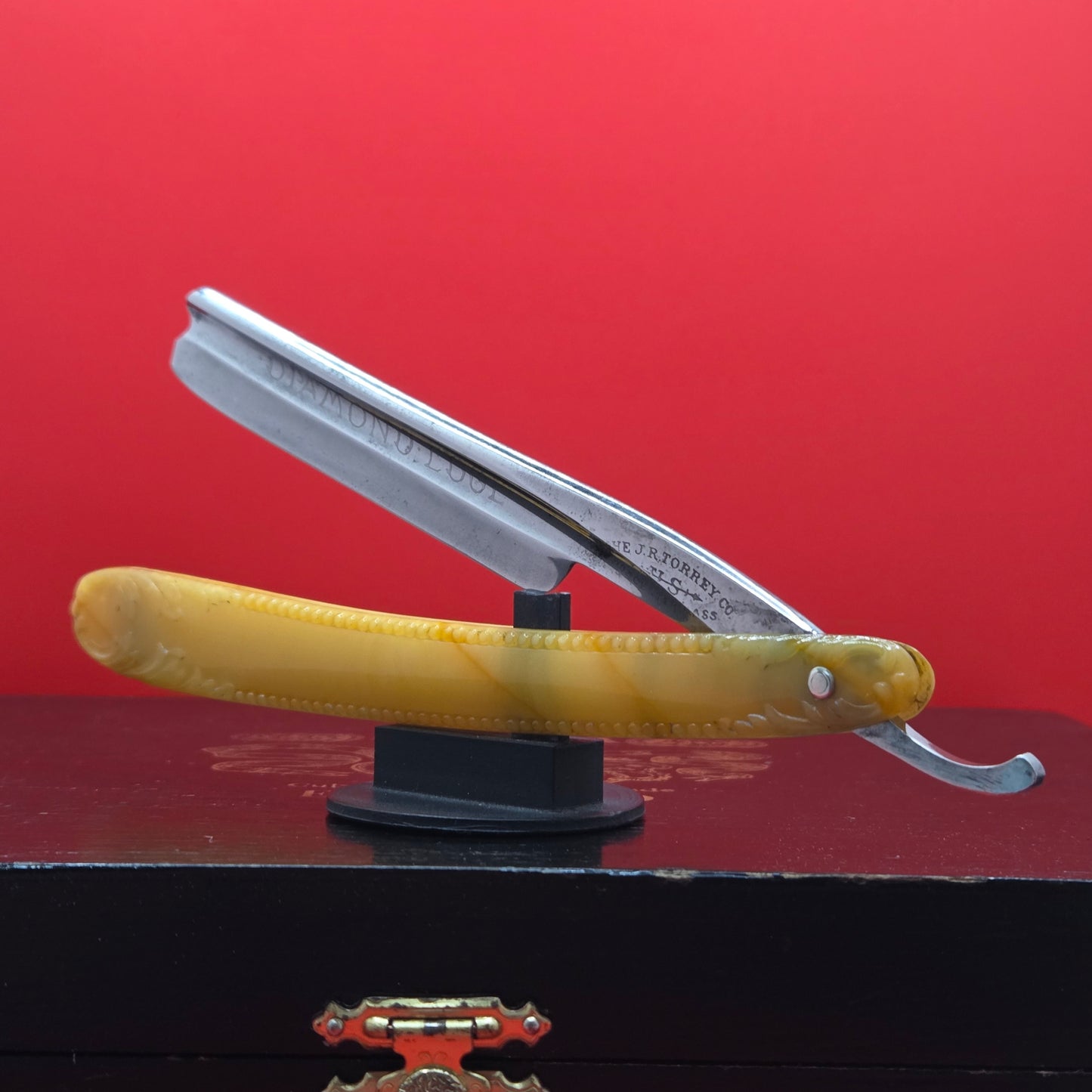 5/8 J.R. Torrey Co Razor W/ Case + Papers. Original. Shave Ready