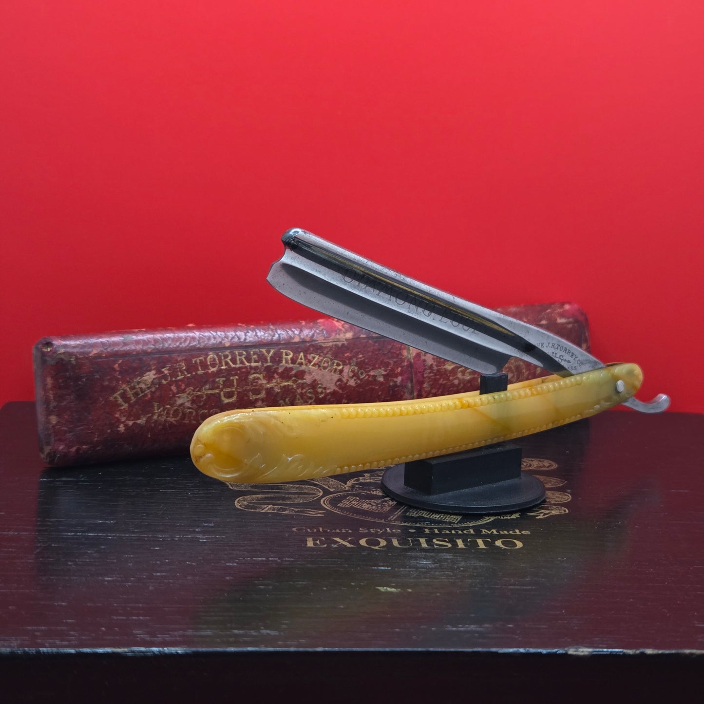 5/8 J.R. Torrey Co Razor W/ Case + Papers. Original. Shave Ready
