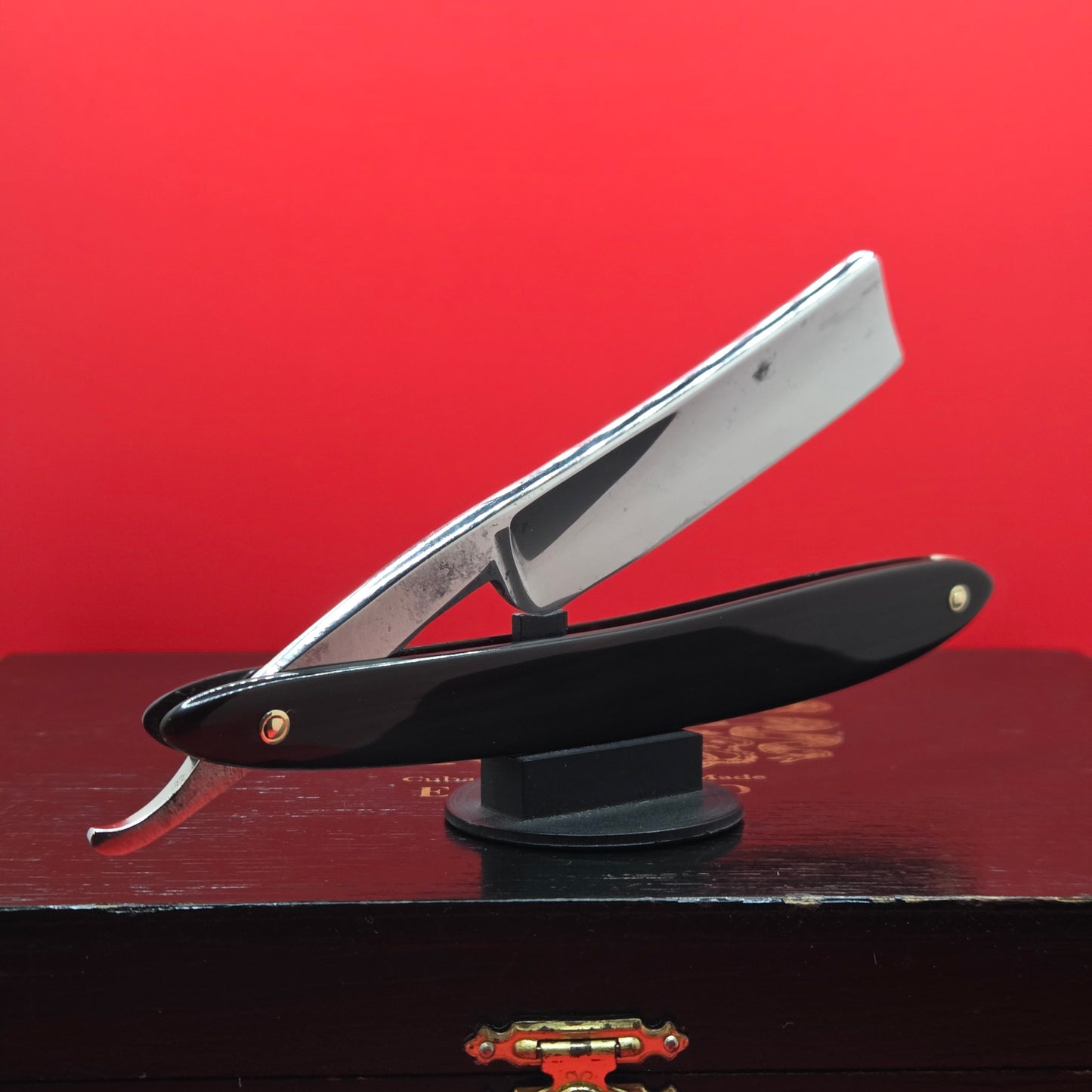 Vintage/Antique 13/6 Joseph Elliot, Hollow Ground, Sheffield Razor. Shave ready.