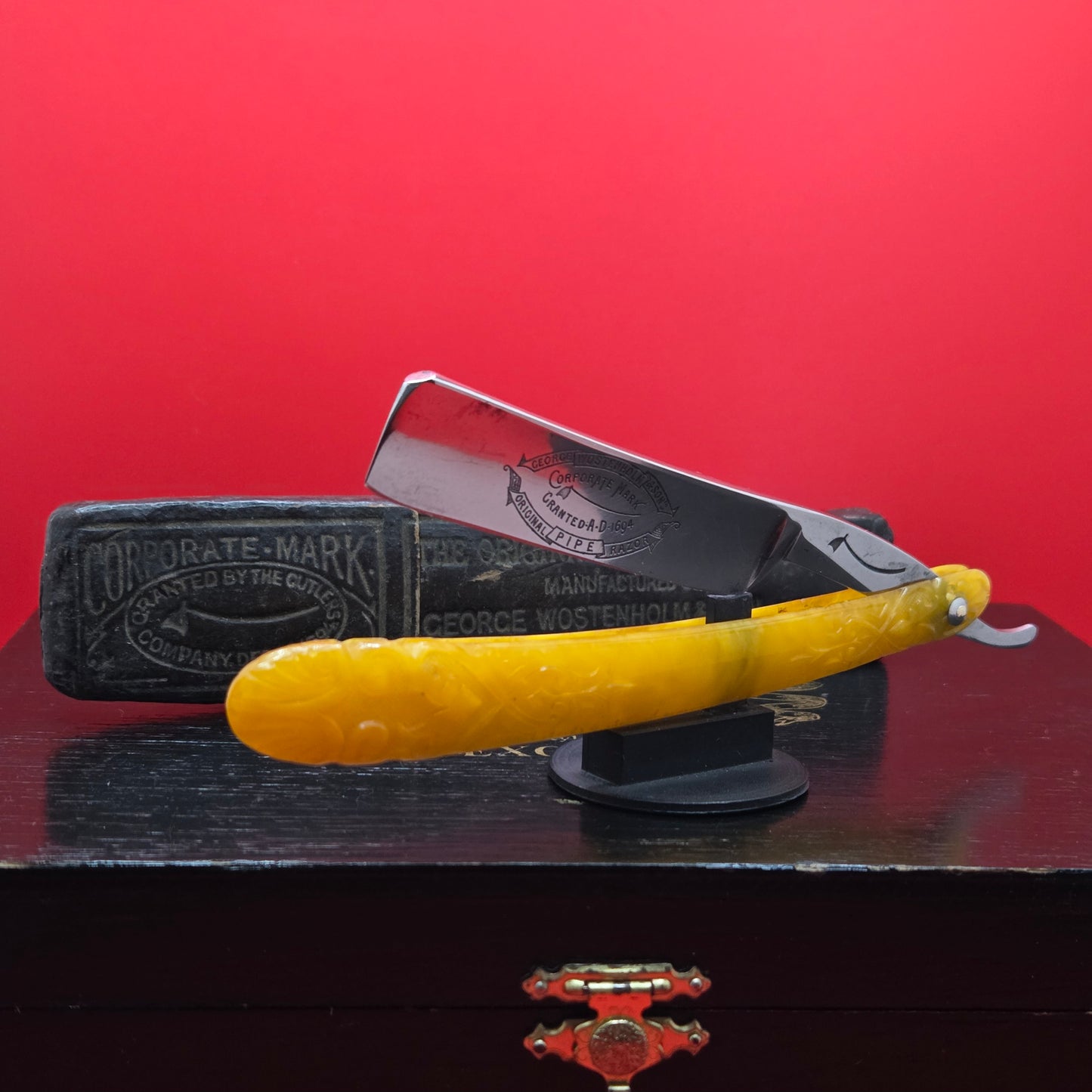 3/4 George Wostenholm, Pipe, Sheffield Razor. Shave ready.