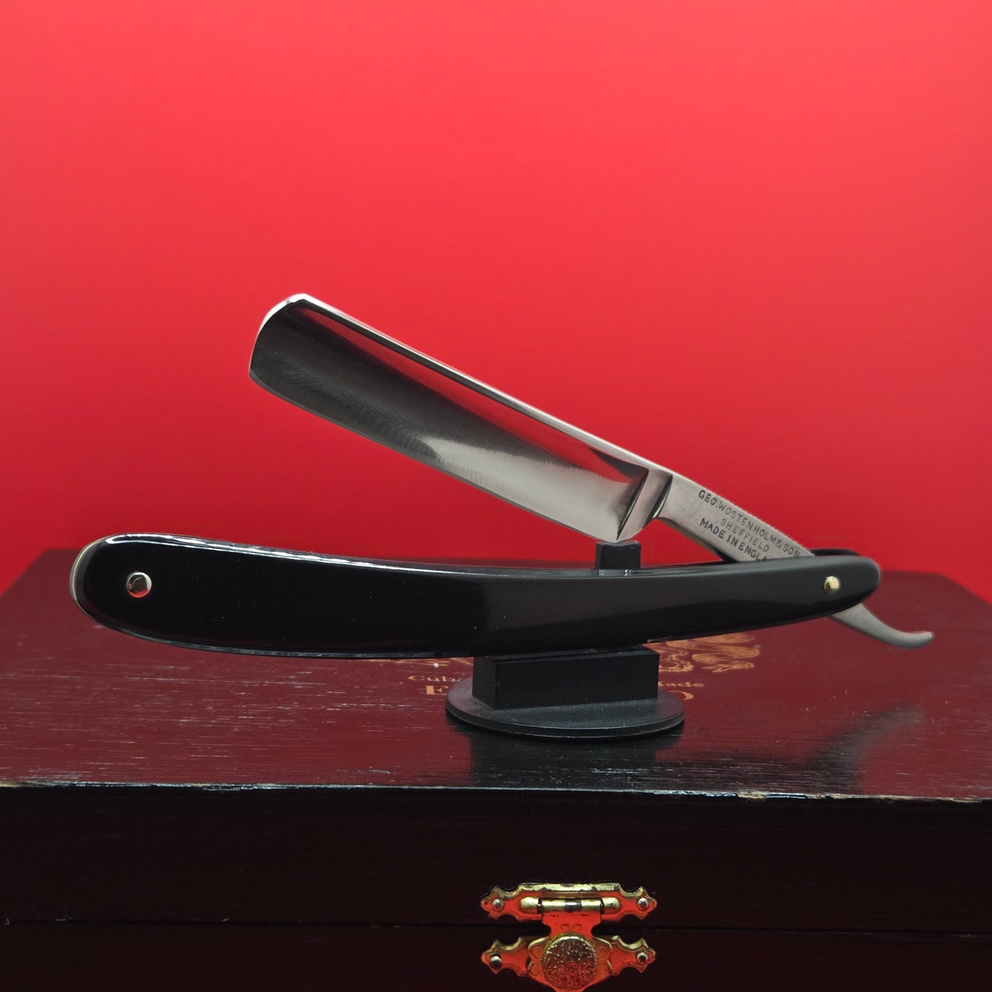 11/16 George Wostenholm, Pipe, Sheffield Razor. Shave ready.