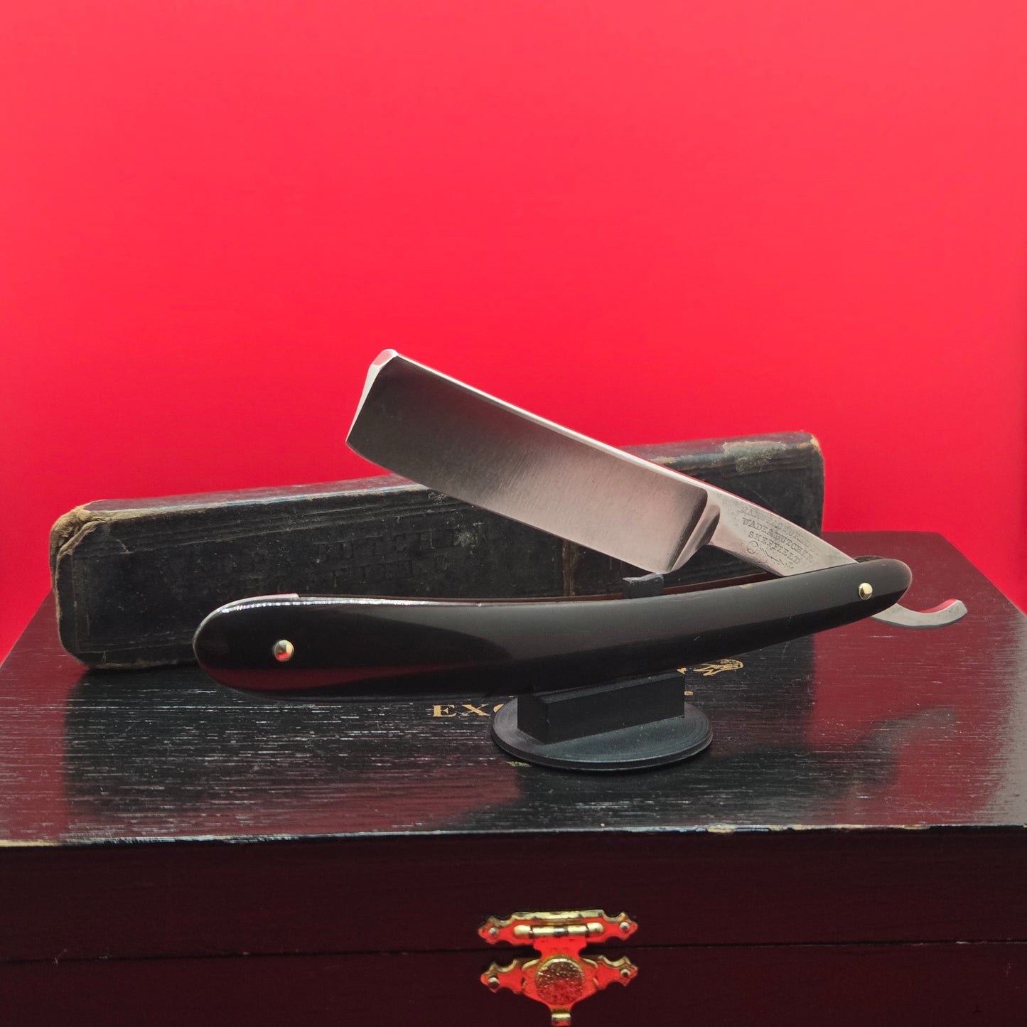 3/4 Wade & Butcher, Sheffield Razor. Shave ready. W/ Coffin Box
