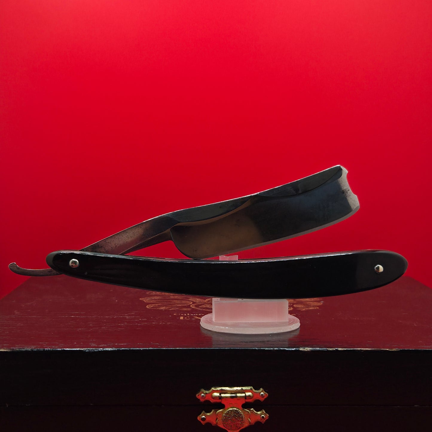 7/8+ Wade & Butcher, Sheffield Razor W/ Etching. Shave ready.