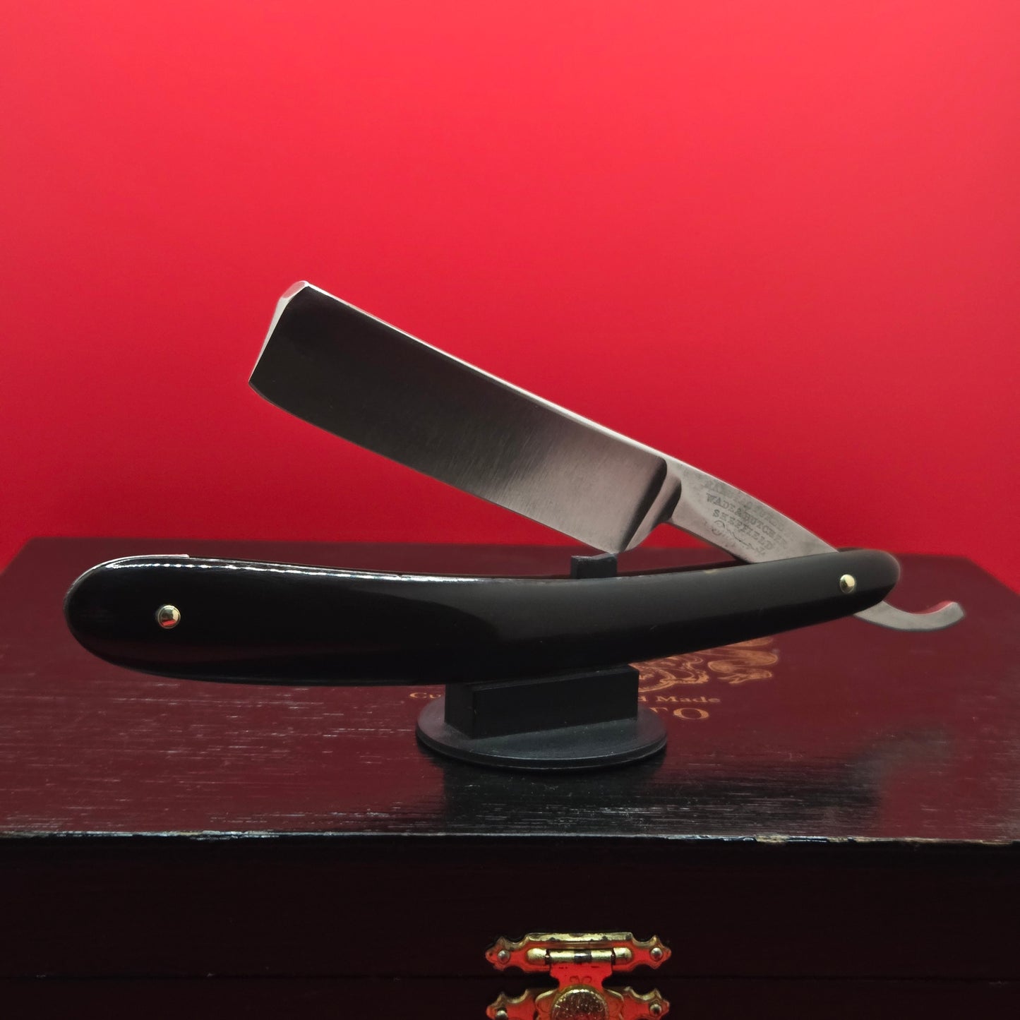 3/4 Wade & Butcher, Sheffield Razor. Shave ready. W/ Coffin Box