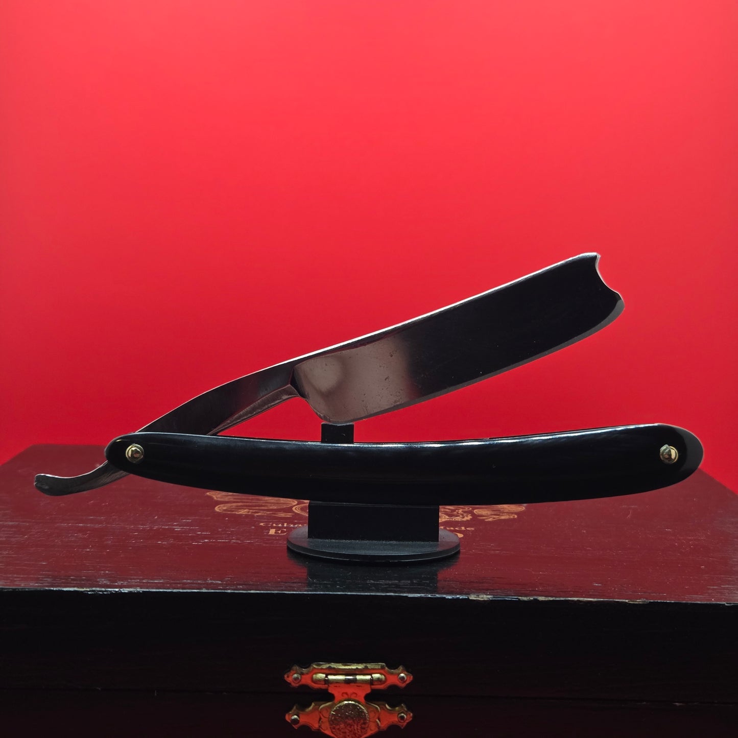 13/16 Oak Razor Works, Sheffield Razor. Acid Etching. Shave Ready.