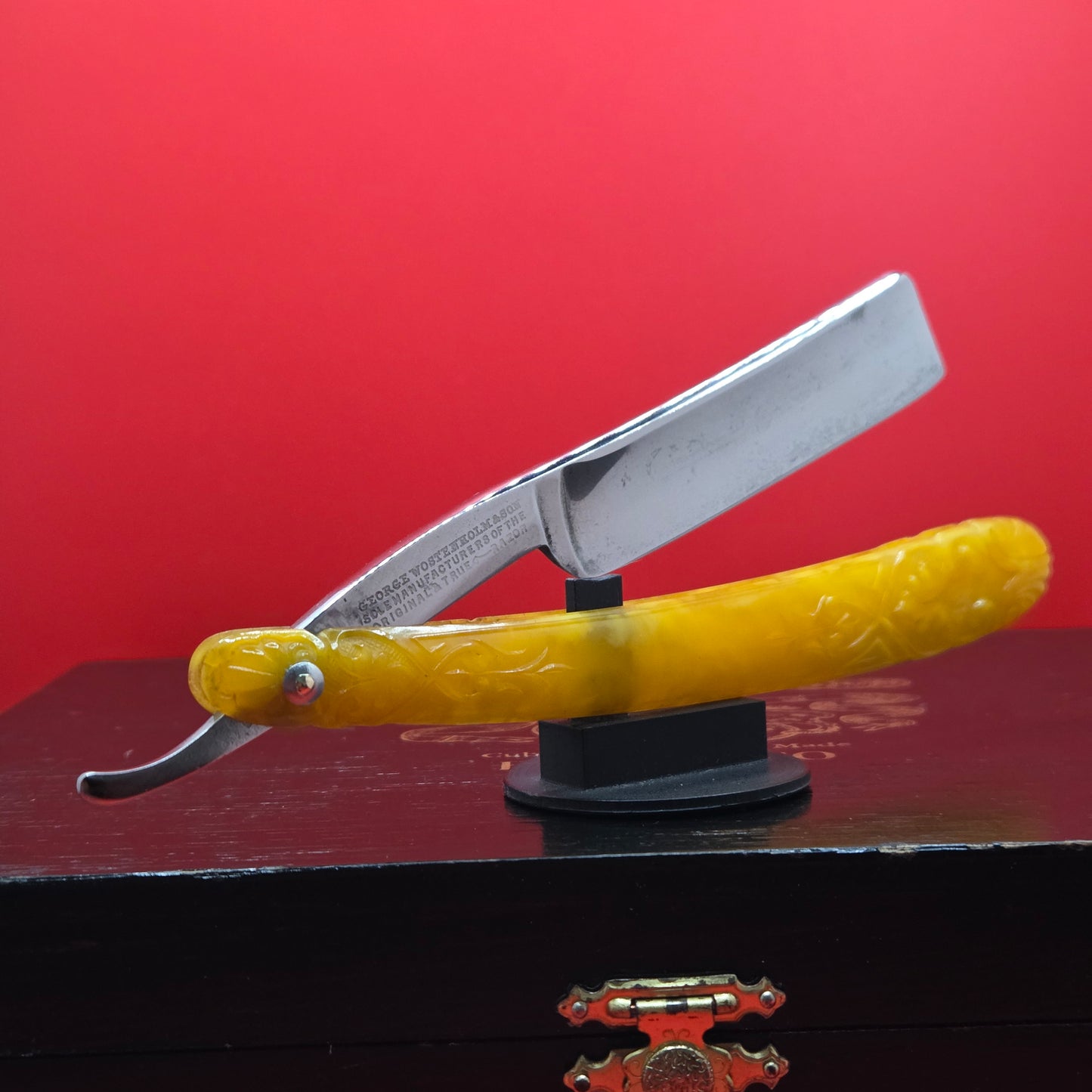 3/4 George Wostenholm, Pipe, Sheffield Razor. Shave ready.