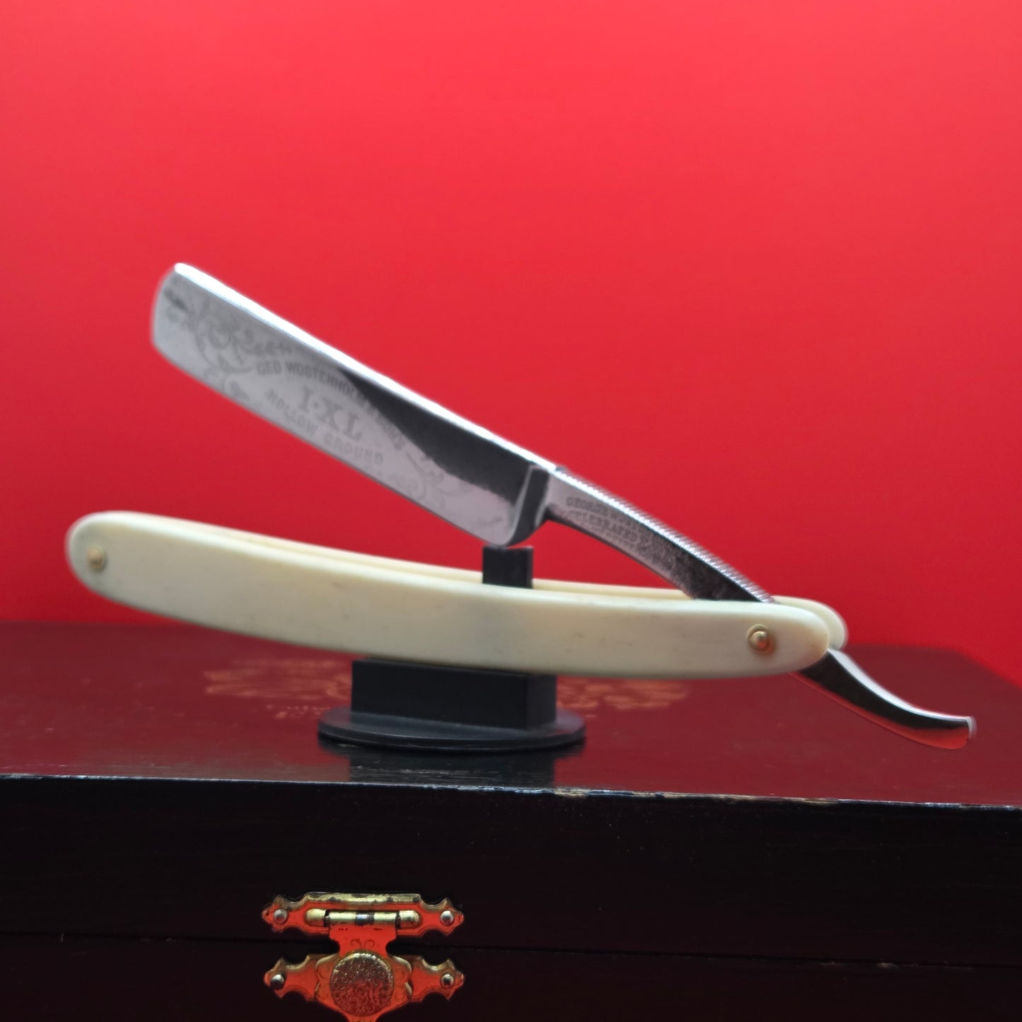 11/16 George Wostenholm. IXL Straight Razor. Shave ready.