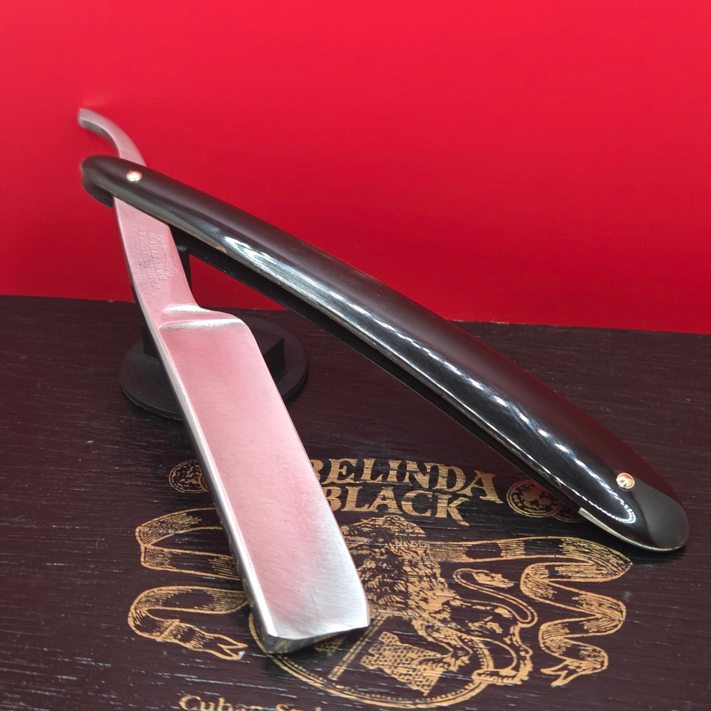 3/4 Wade & Butcher, Sheffield Razor. Shave ready. W/ Coffin Box