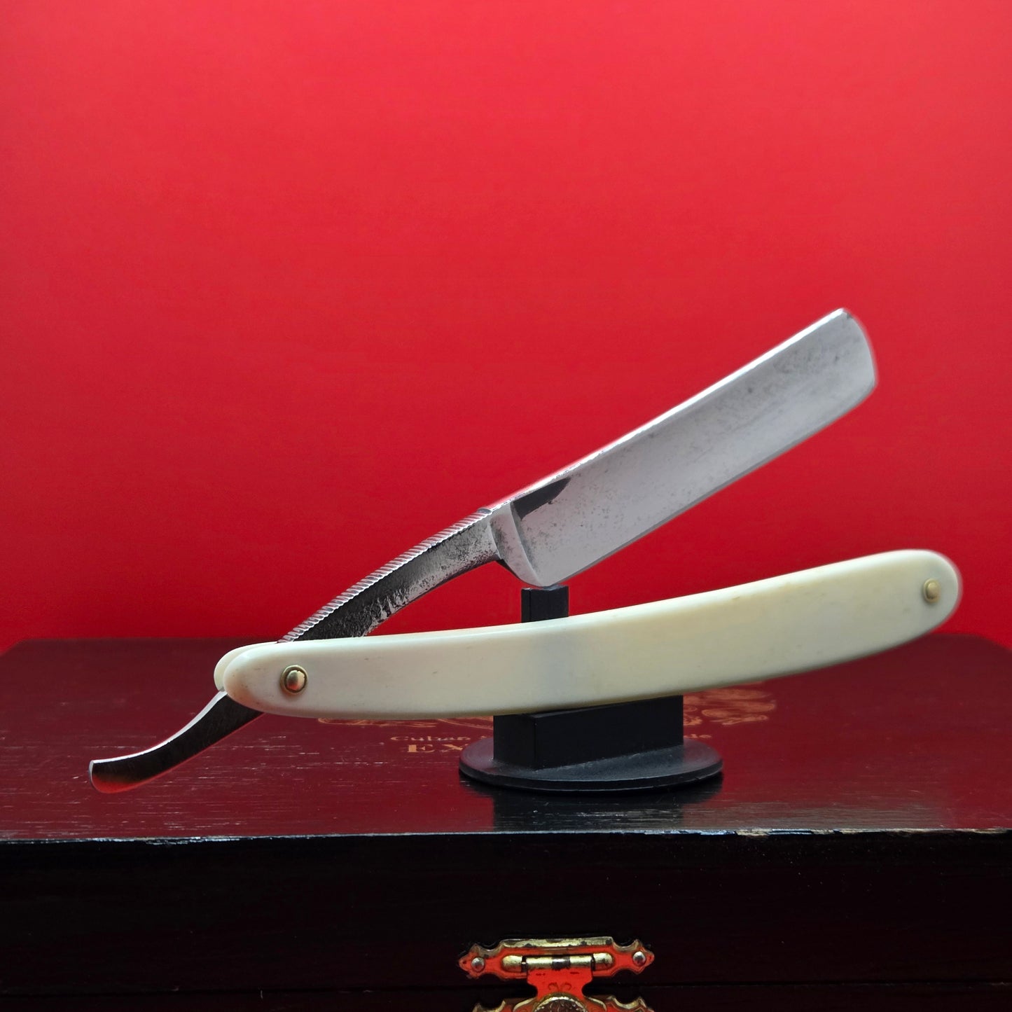 11/16 George Wostenholm. IXL Straight Razor. Shave ready.
