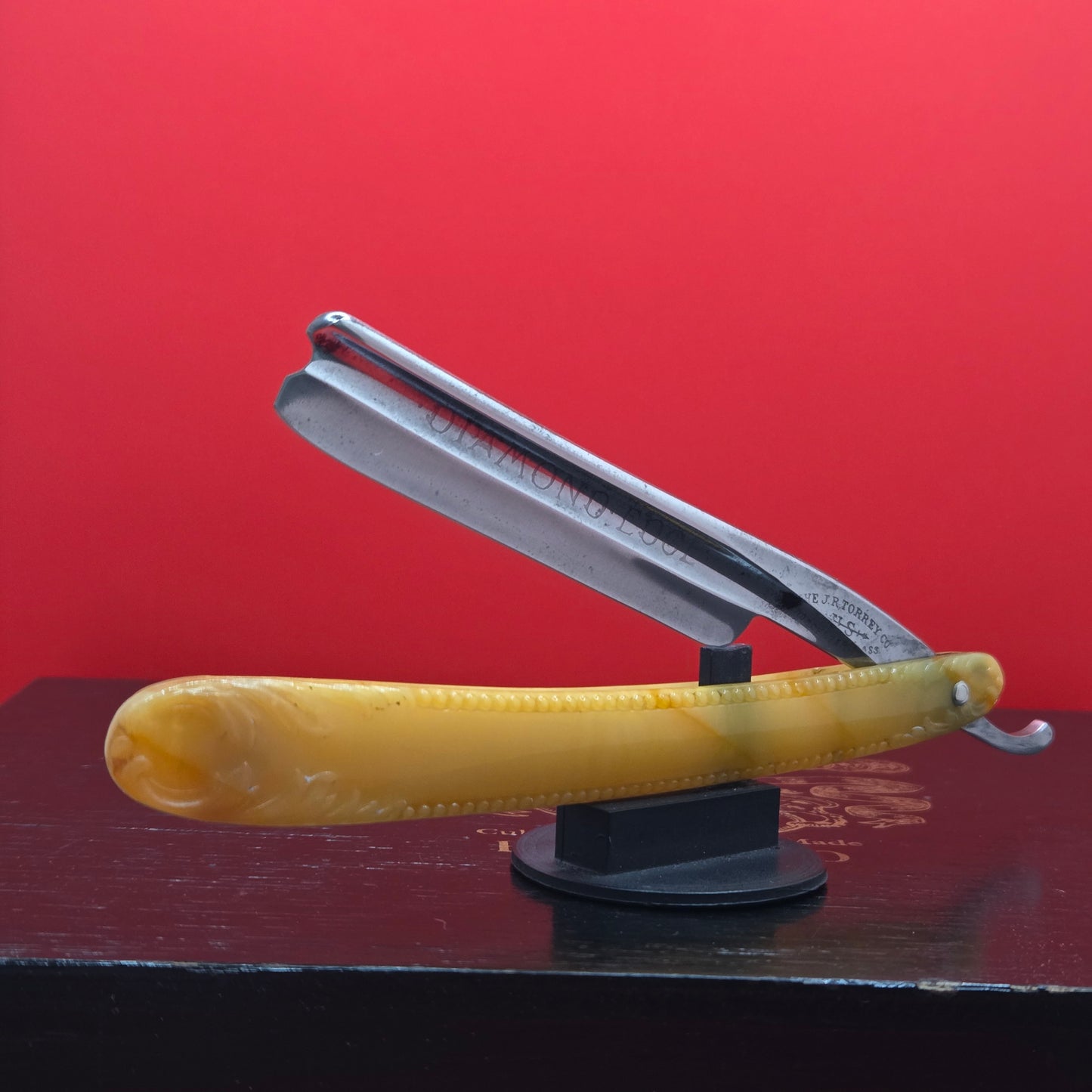 5/8 J.R. Torrey Co Razor W/ Case + Papers. Original. Shave Ready