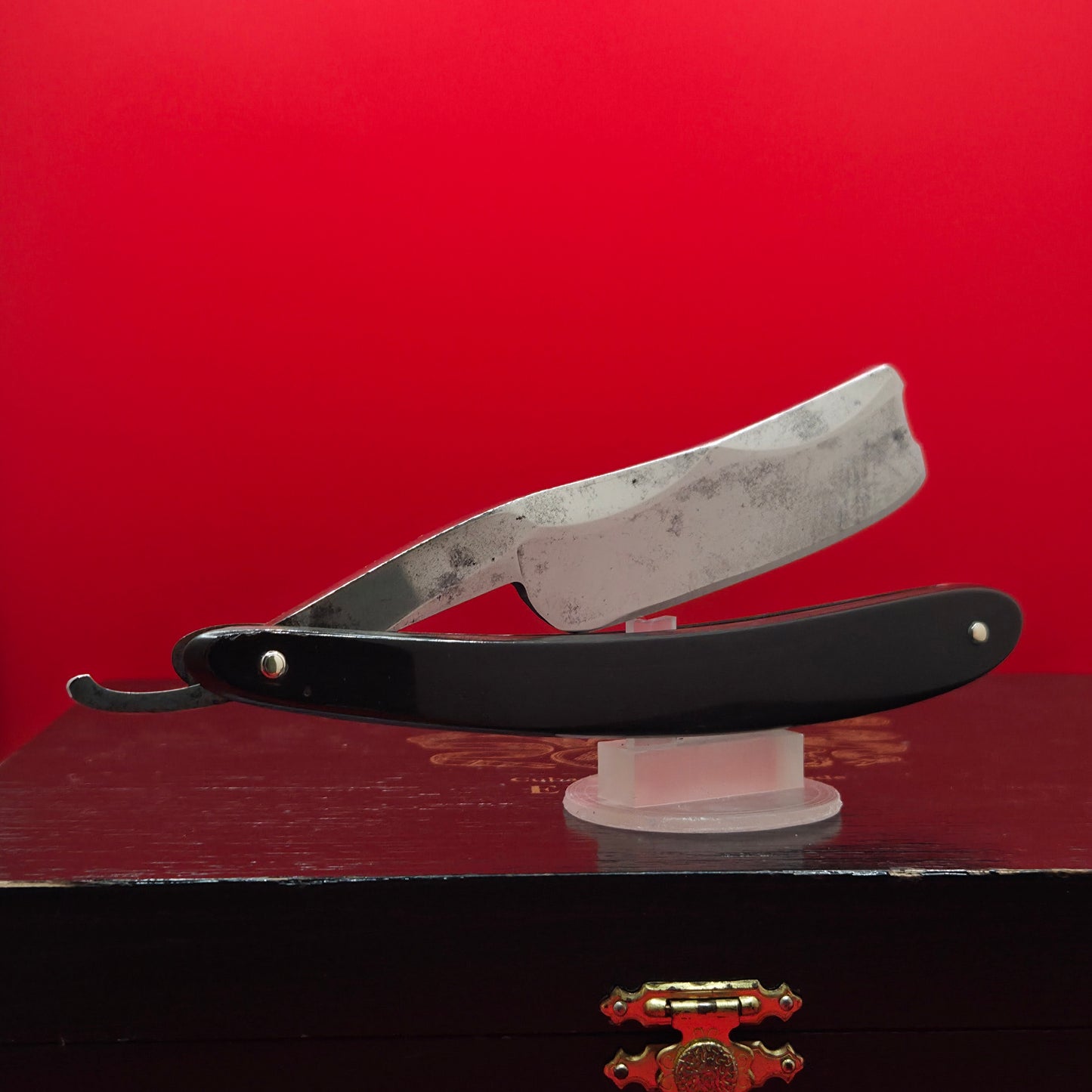 7/8+ Wade & Butcher, Sheffield Razor W/ Etching. Shave ready.