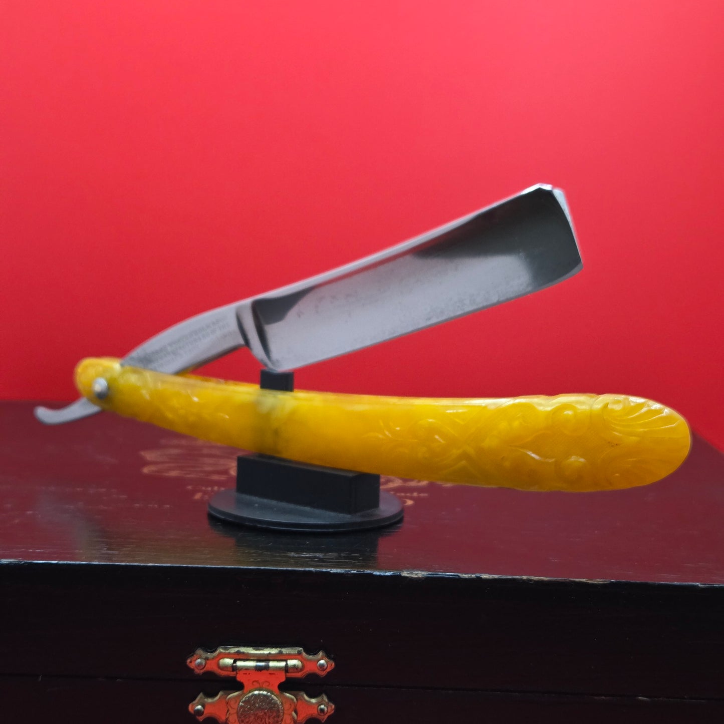 3/4 George Wostenholm, Pipe, Sheffield Razor. Shave ready.