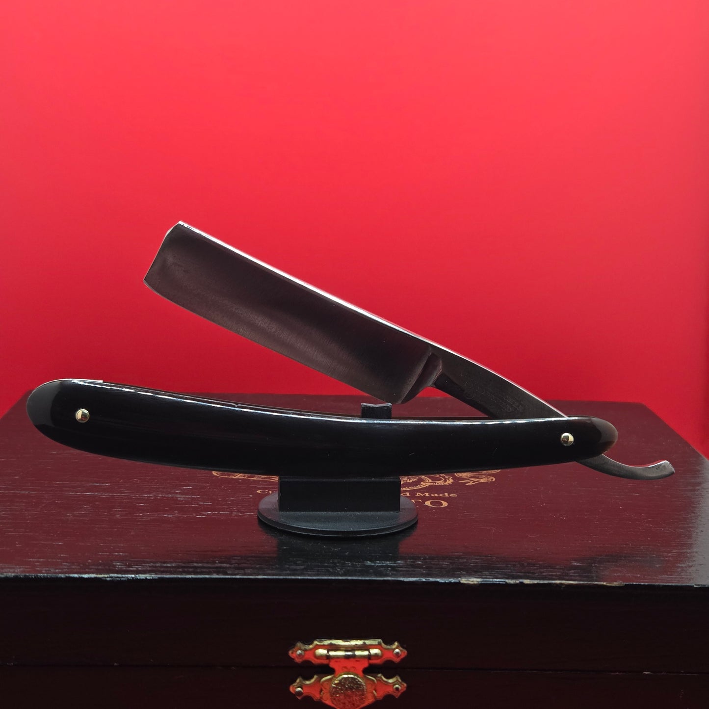 3/4 Wade & Butcher, Sheffield Razor. Shave ready. W/ Coffin Box