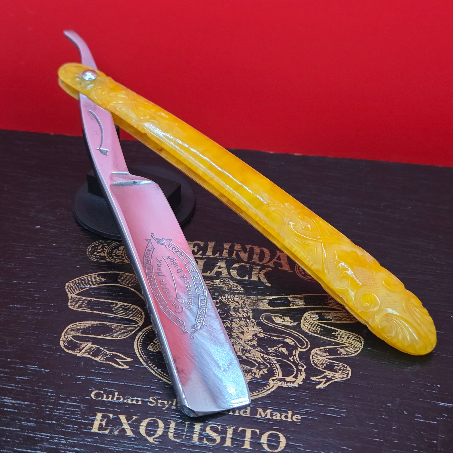 3/4 George Wostenholm, Pipe, Sheffield Razor. Shave ready.