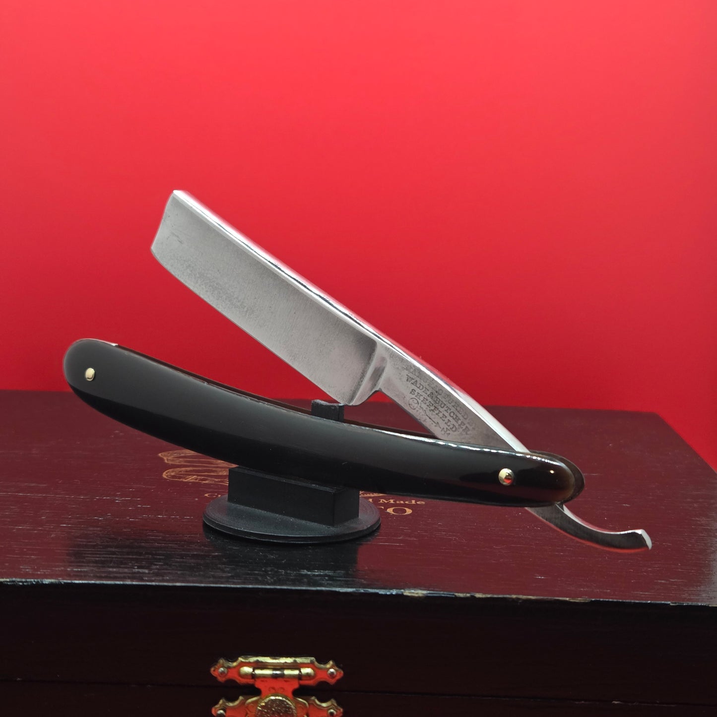 3/4 Wade & Butcher, Sheffield Razor. Shave ready. W/ Coffin Box
