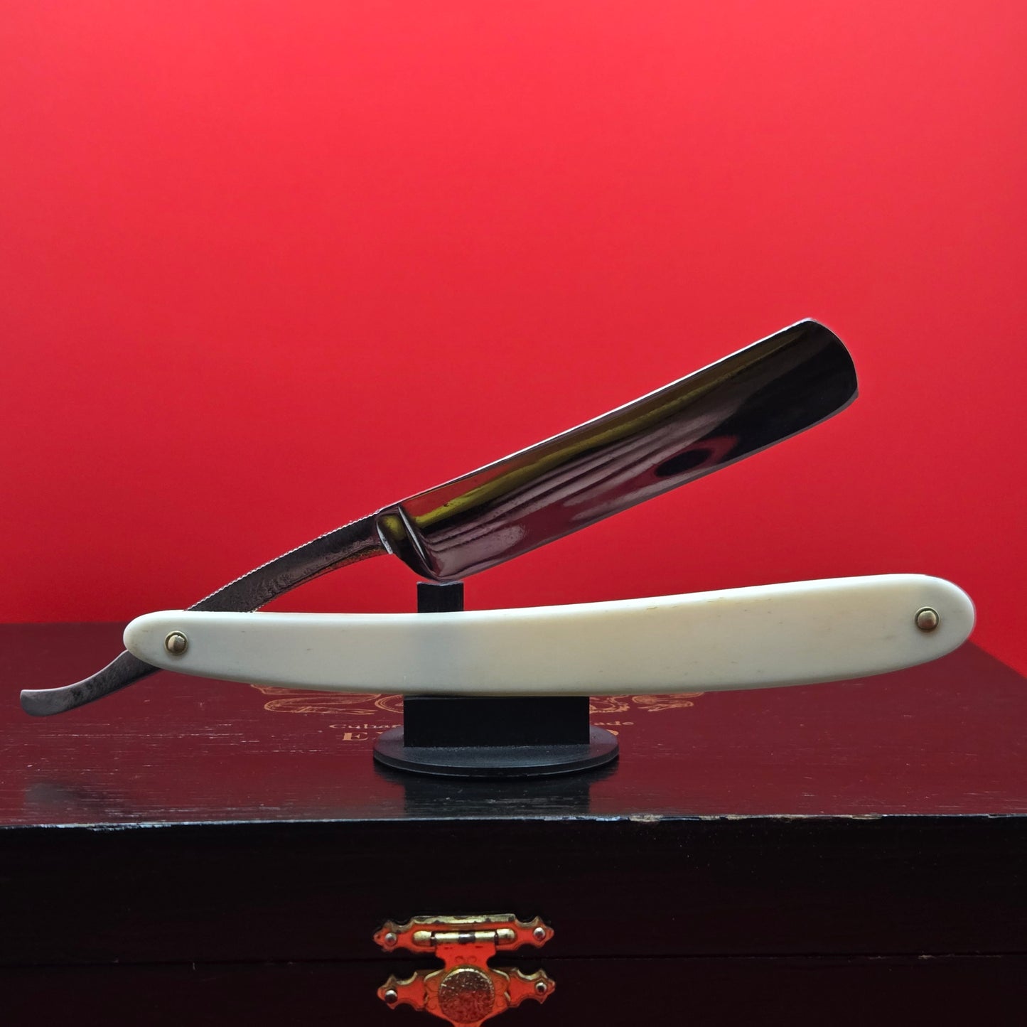 11/16 George Wostenholm. IXL Straight Razor. Shave ready.