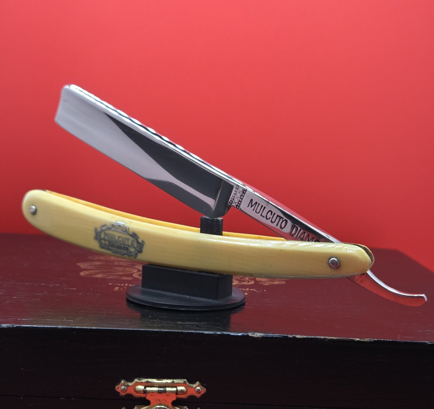 11/16 Mulcuto Werks, Solingen Straight Razor. Shave Ready.