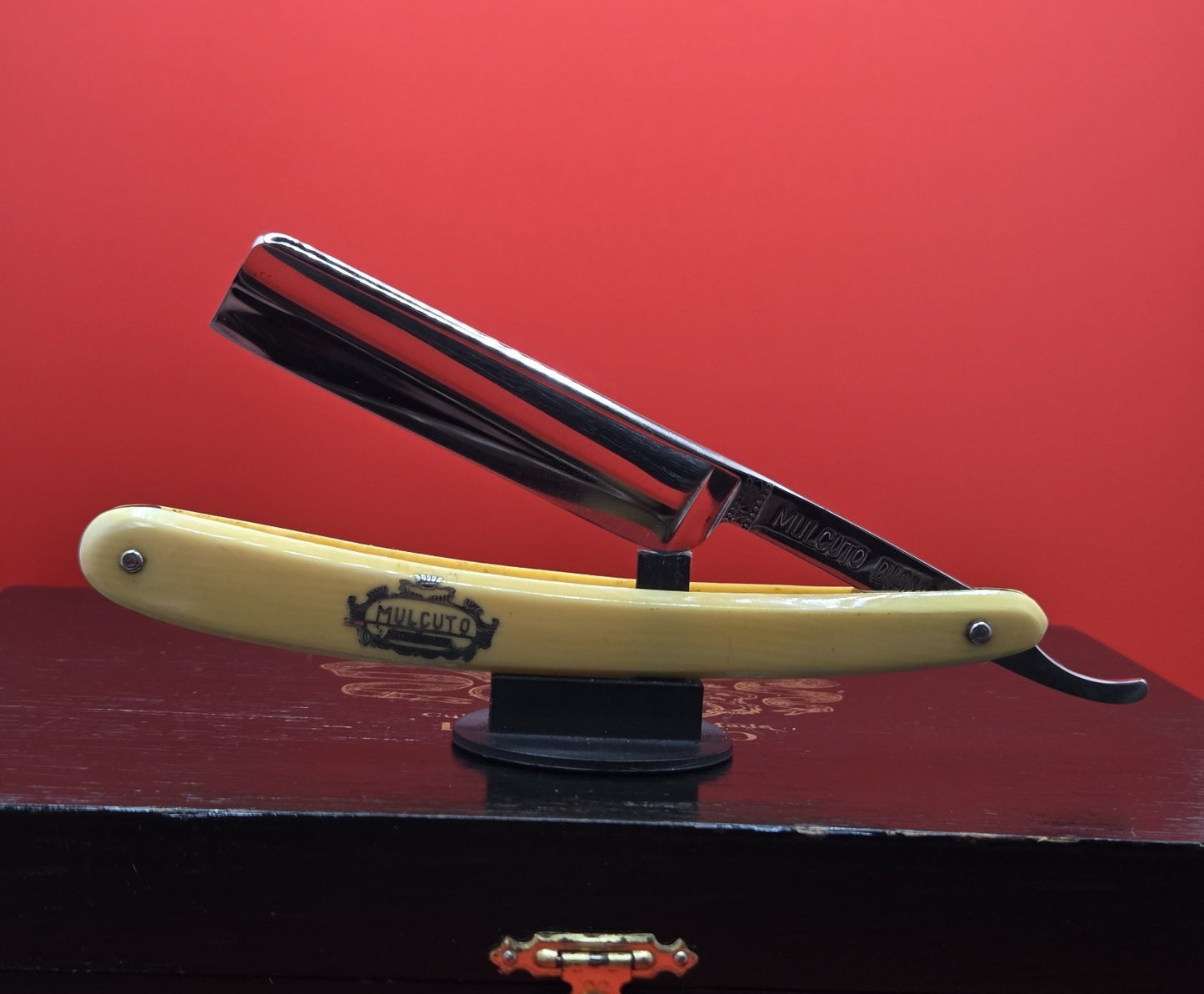 11/16 Mulcuto Werks, Solingen Straight Razor. Shave Ready.