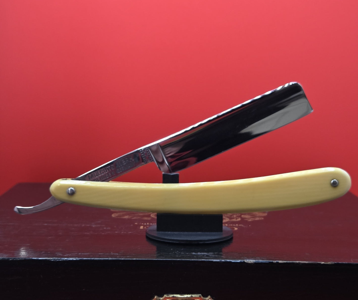11/16 Mulcuto Werks, Solingen Straight Razor. Shave Ready.