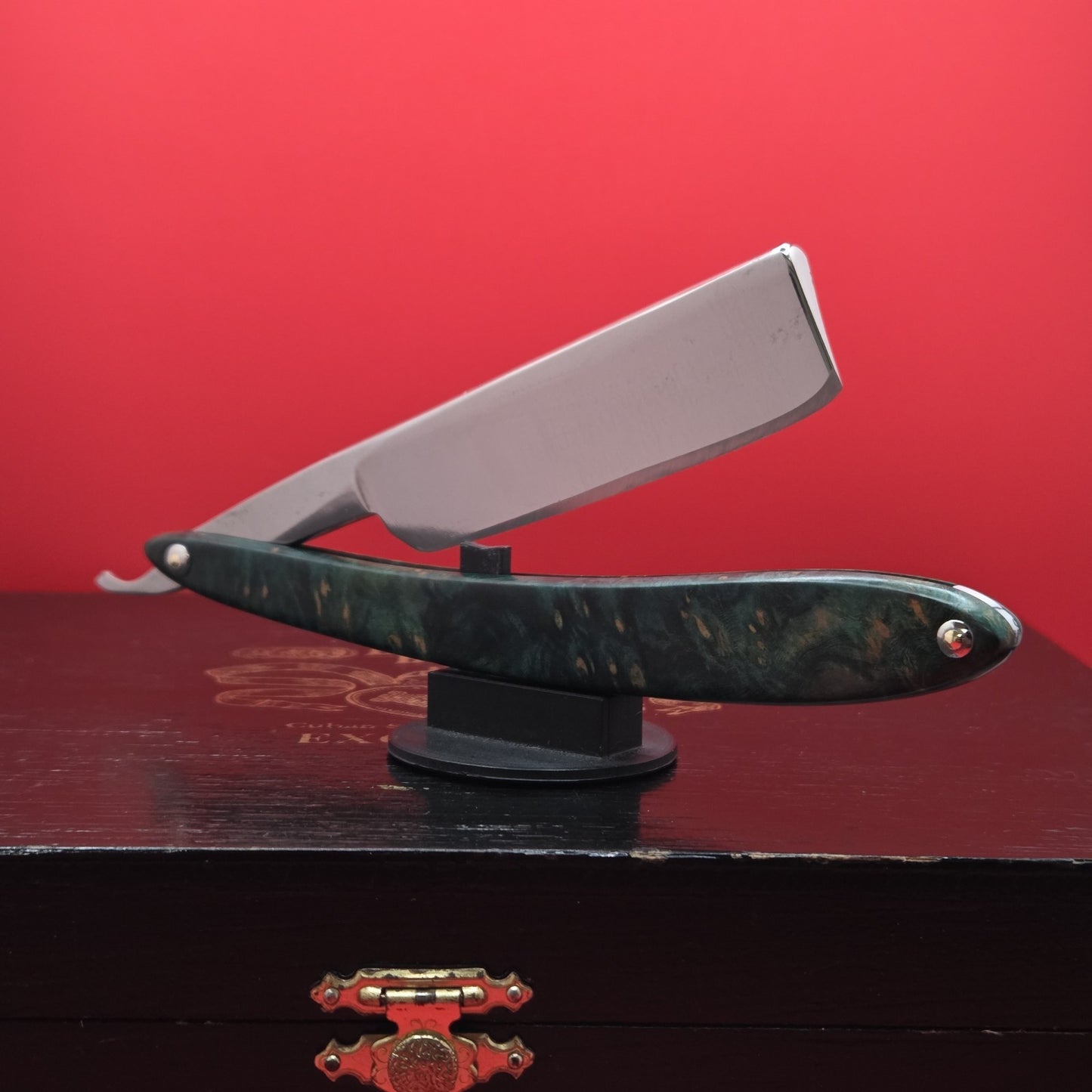 Vintage/Antique 7/8 Wade & Butcher, Sheffield Straight Razor. Shave ready.