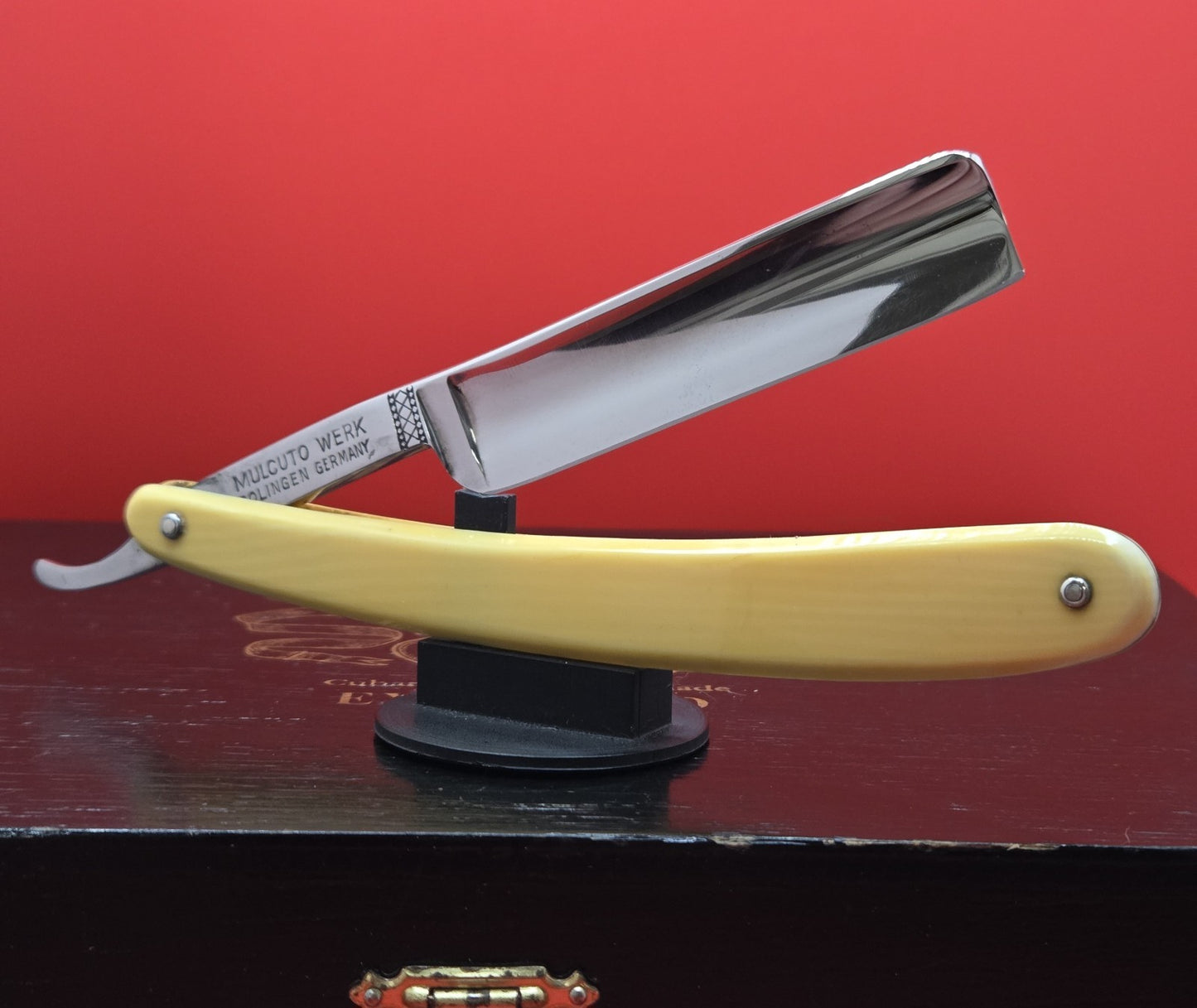 11/16 Mulcuto Werks, Solingen Straight Razor. Shave Ready.