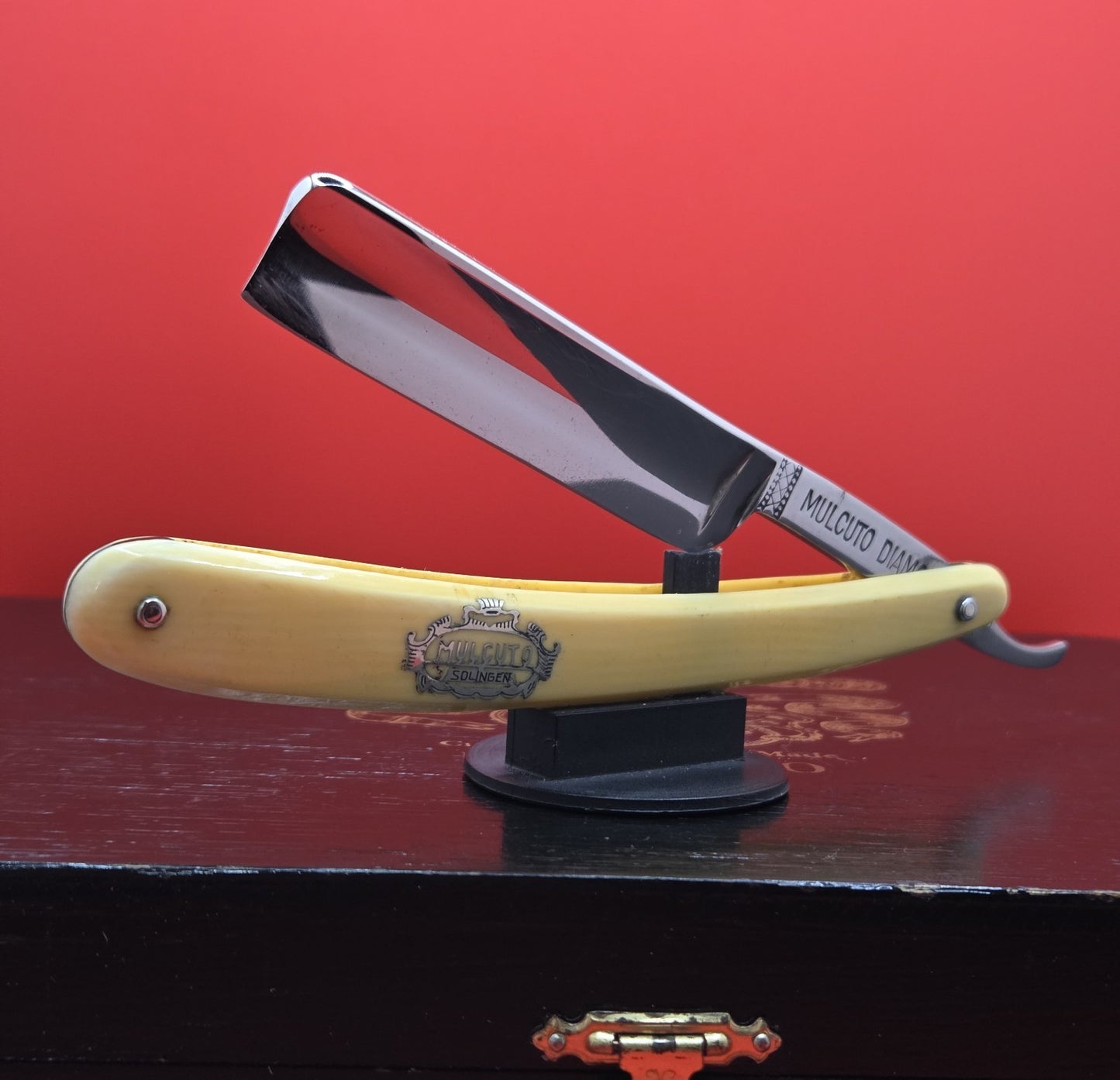 11/16 Mulcuto Werks, Solingen Straight Razor. Shave Ready.