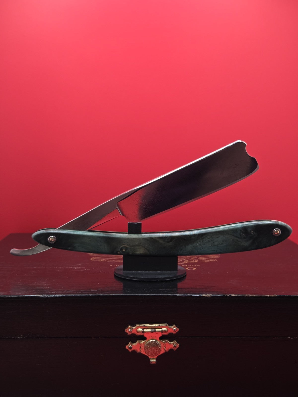 Vintage/Antique 13/16+ Wade & Butcher, Fine India Steel Etching. Shave ready.