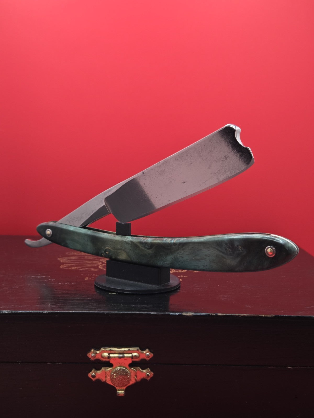Vintage/Antique 13/16+ Wade & Butcher, Fine India Steel Etching. Shave ready.