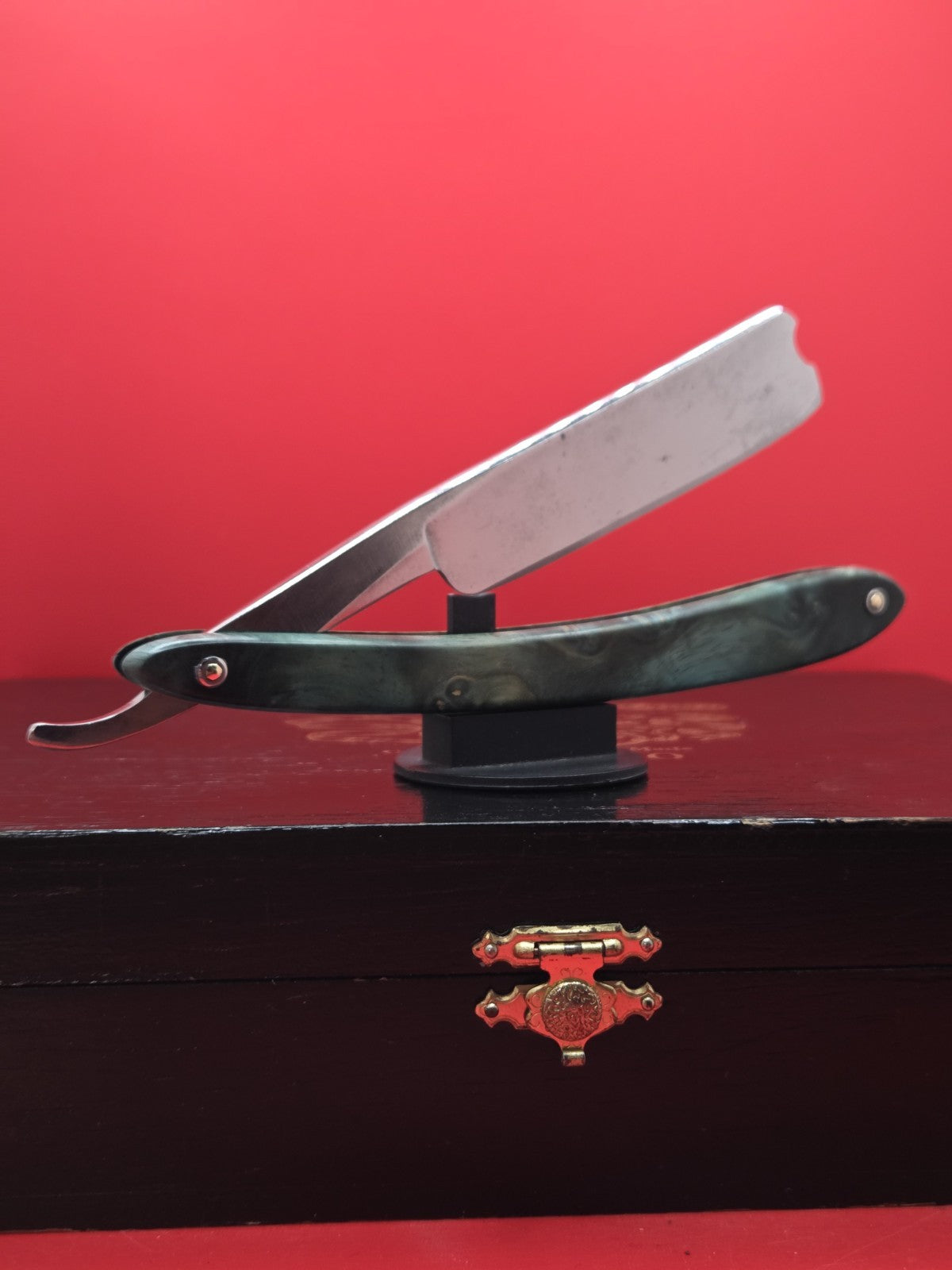 Vintage/Antique 13/16+ Wade & Butcher, Fine India Steel Etching. Shave ready.