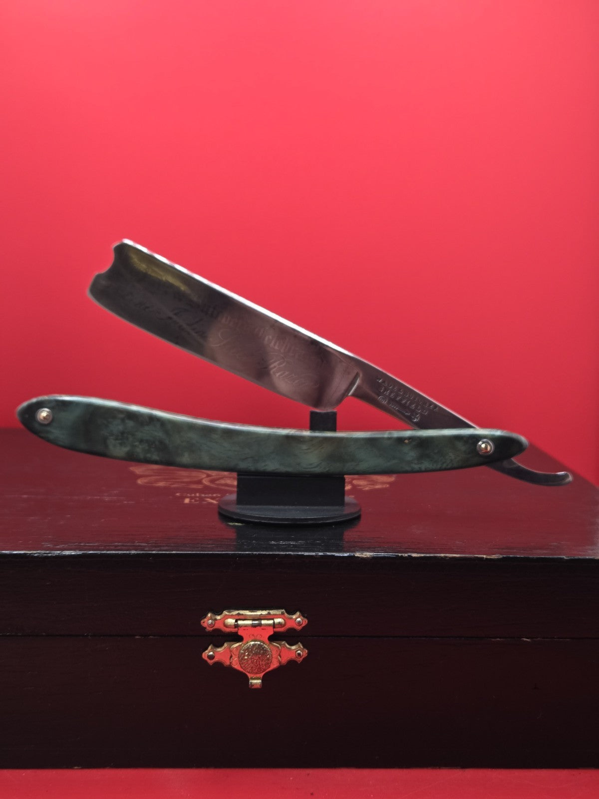 Vintage/Antique 13/16+ Wade & Butcher, Fine India Steel Etching. Shave ready.