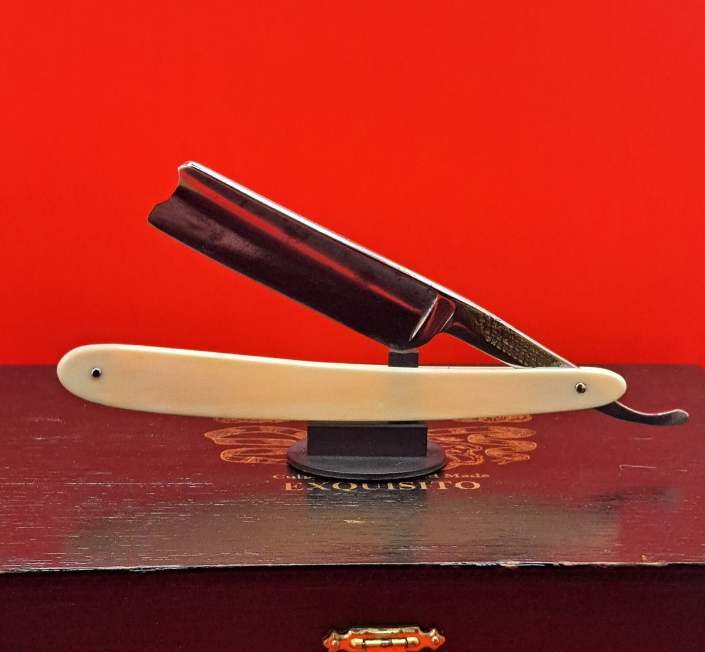 Vintage/Antique 13/6 Wade & Butcher, Sheffield Razor. Shave ready