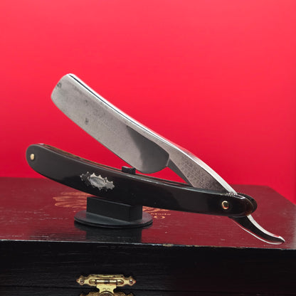 7/8 Manhattan Cutlery Co. The Celebrated Hollow Ground. Shave Ready.