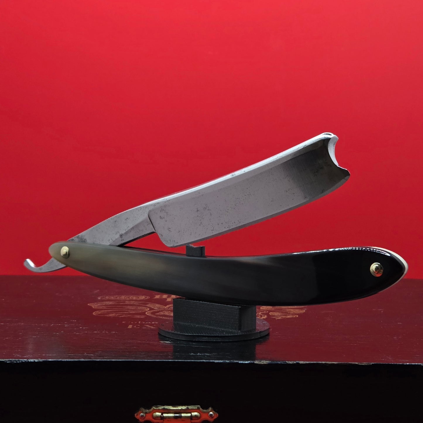 Vintage/Antique 13/16 Universally Approved Wade & Butcher Razor. Restored.