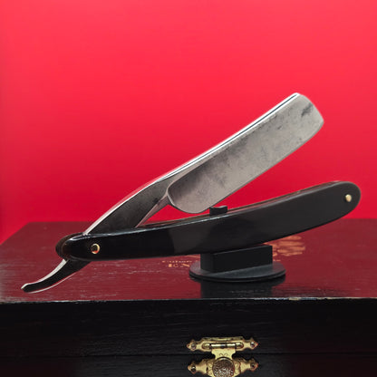 7/8 Manhattan Cutlery Co. The Celebrated Hollow Ground. Shave Ready.