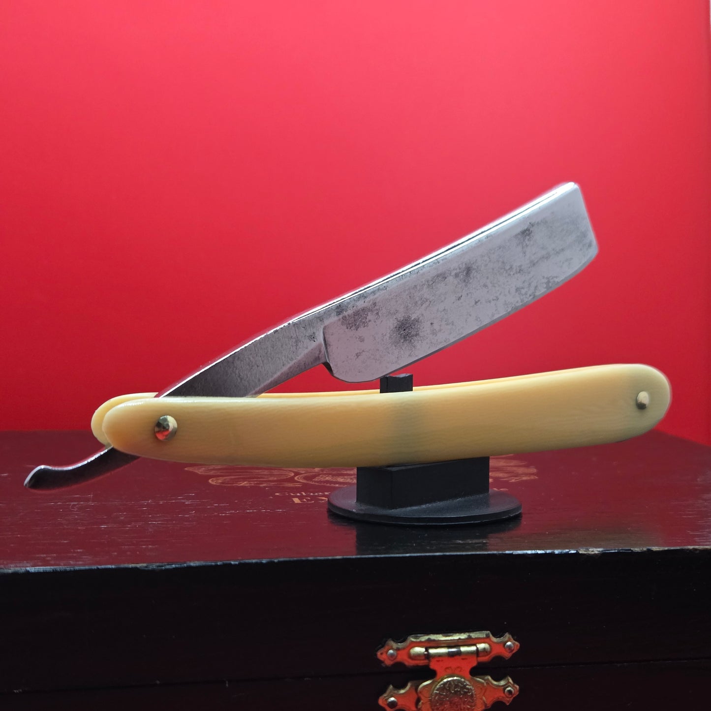 13/16 W. Hawcfort & Sons, Sheffield Razor. Shave ready.