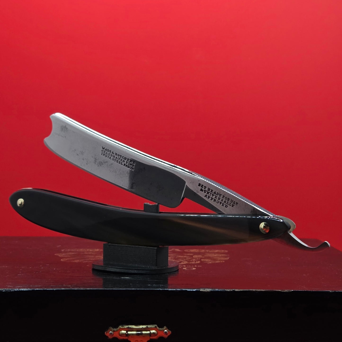 Vintage/Antique 13/16 Universally Approved Wade & Butcher Razor. Restored.