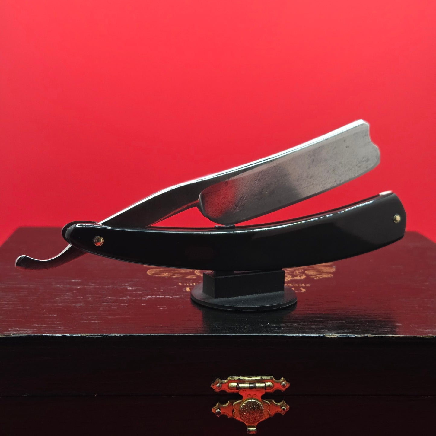 Vintage 7/8 Manhattan Cutlery Co. Sheffield Razor. Restored.