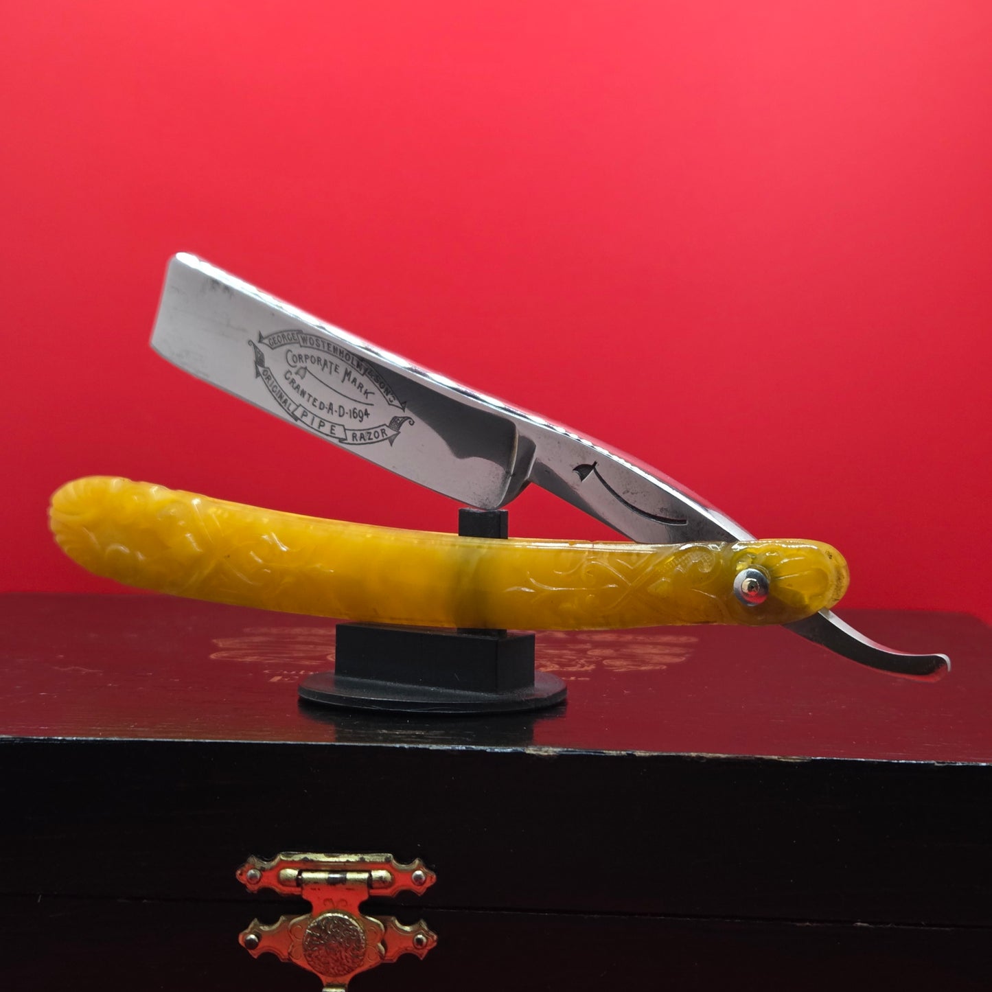 3/4 George Wostenholm, Pipe, Sheffield Razor. Shave ready.