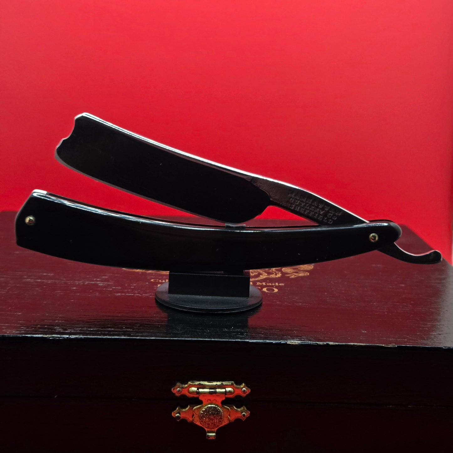Vintage 7/8 Manhattan Cutlery Co. Sheffield Razor. Restored.