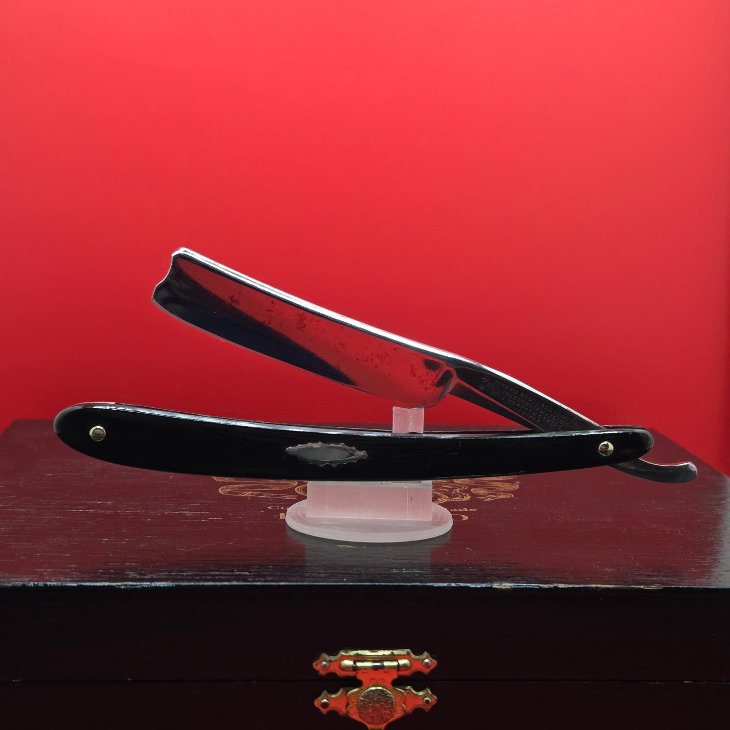 11/16 Joseph Rodgers & Sons, Sheffield Razor. Shave ready.