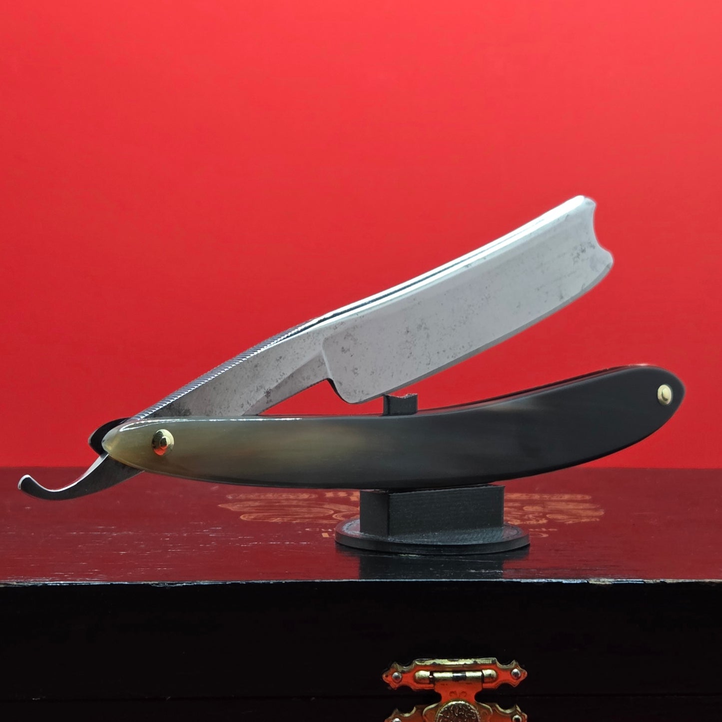 Vintage/Antique 13/16 Universally Approved Wade & Butcher Razor. Restored.
