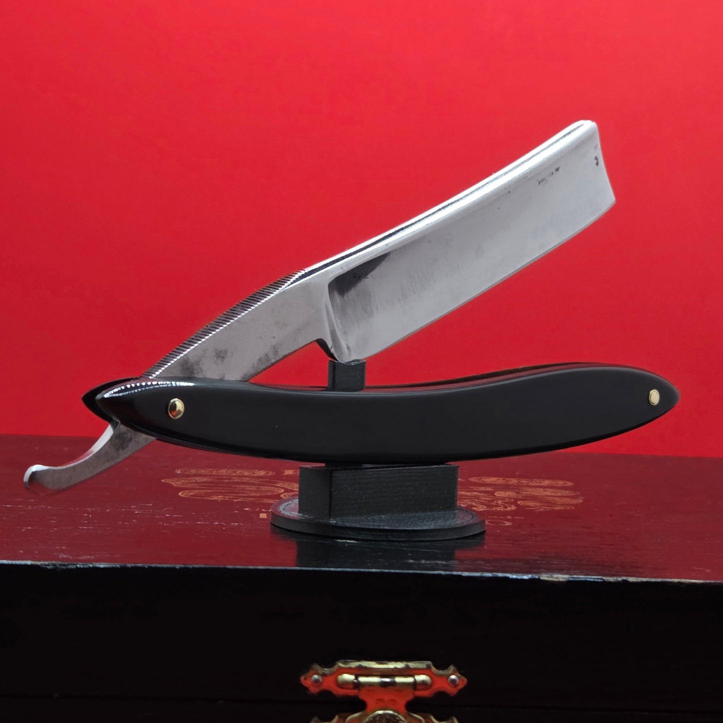 Vintage/Antique 13/16 Universally Approved Razor. Crown WR Stamp. Restored.
