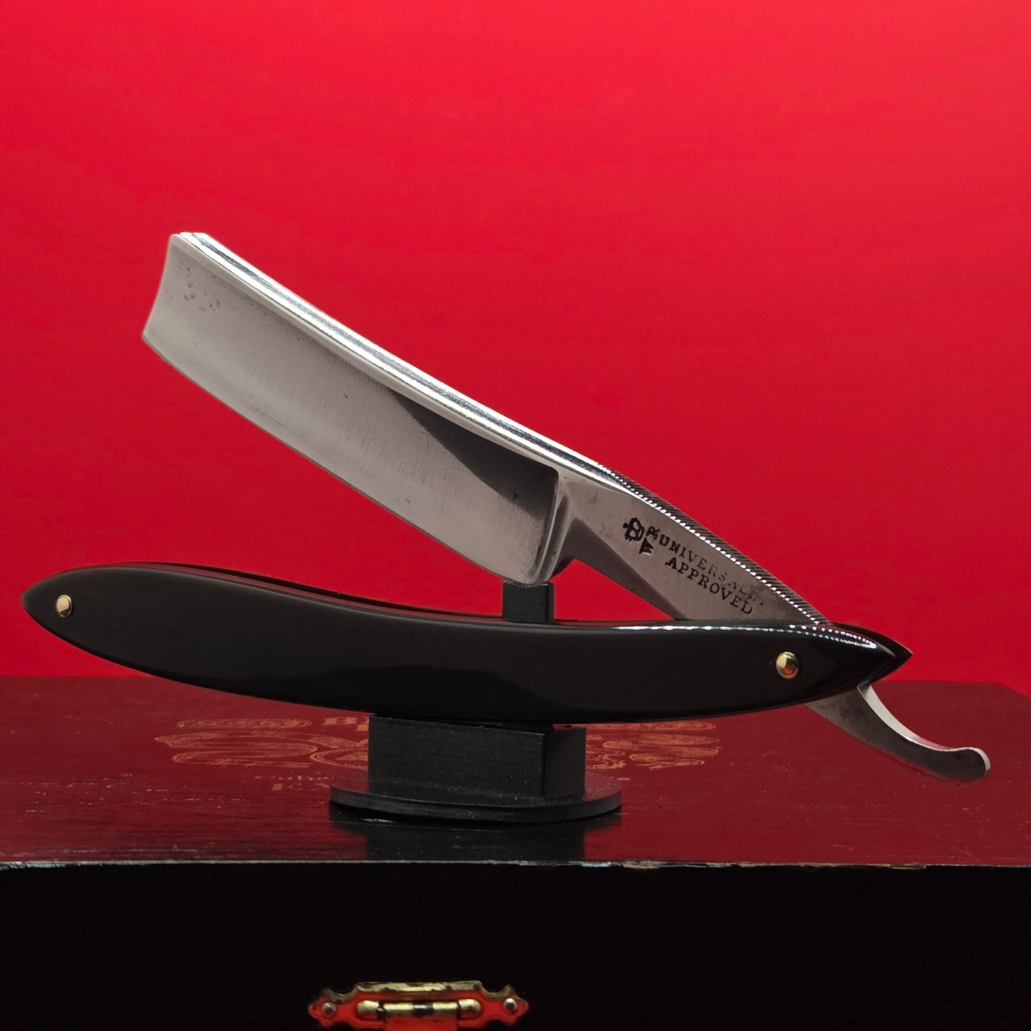 Vintage/Antique 13/16 Universally Approved Razor. Crown WR Stamp. Restored.